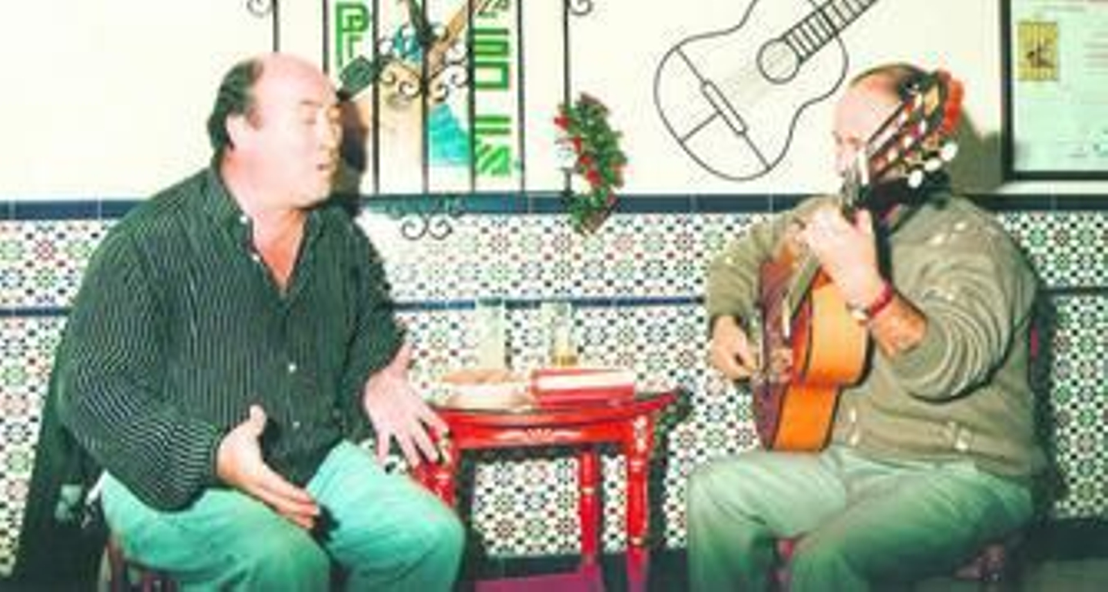 Antonio Borrallo 'El Mixto', actuando en la Peña La Solea. Al toque, Paco Callejo.