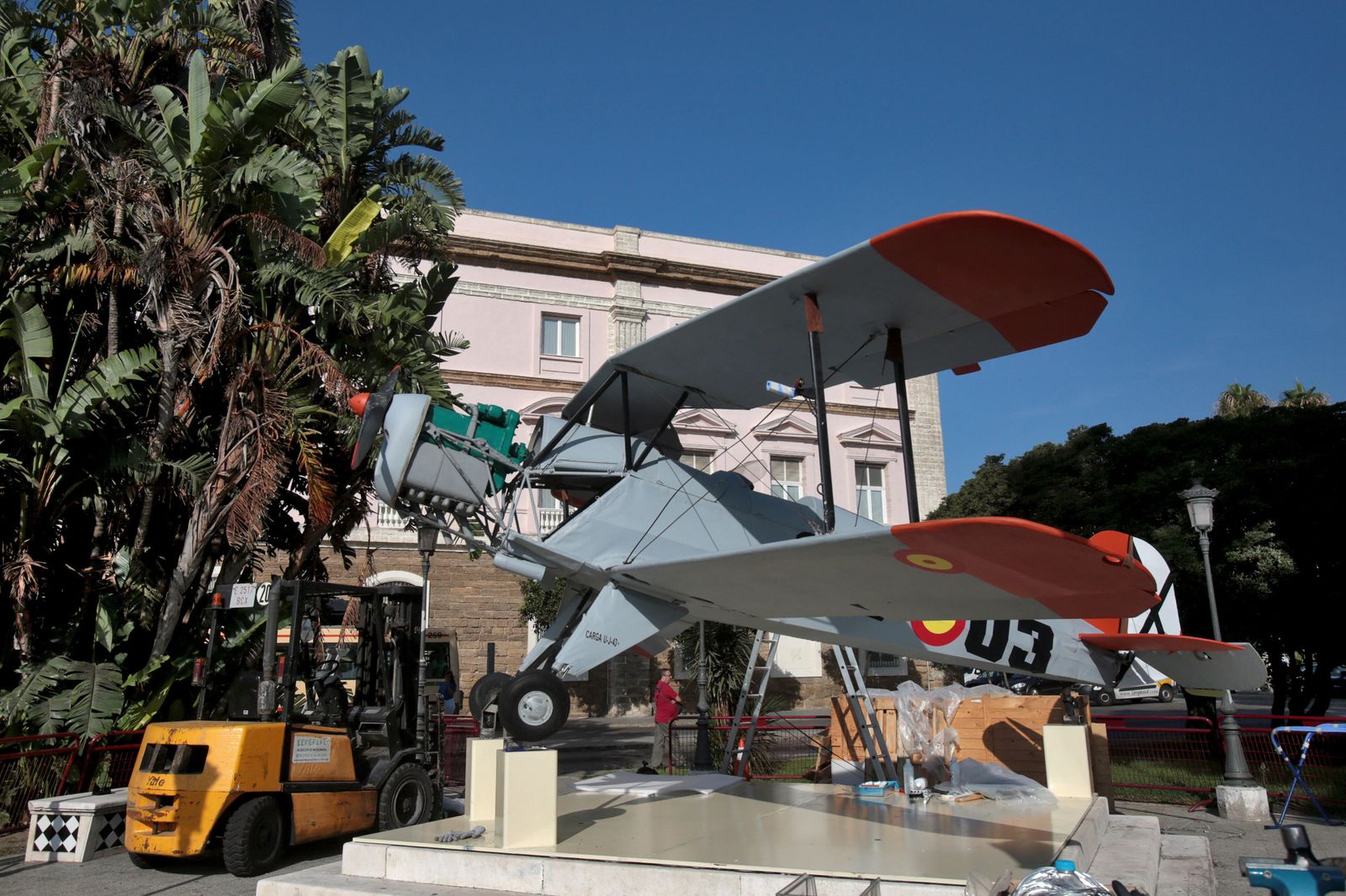 Un reclamo para visitar la muestra de los 90 años de Airbus en Cádiz
