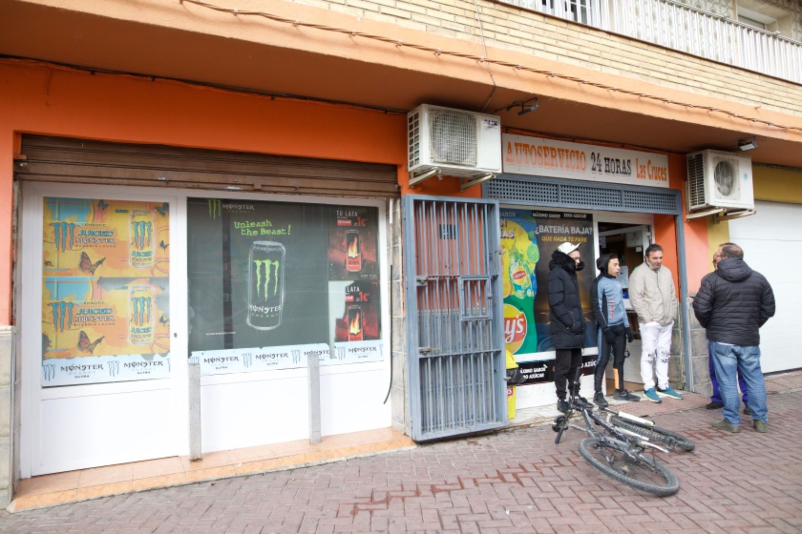 Imagen de la calle Cruces de Churriana, en la que el fallecido recibió el disparo este viernes