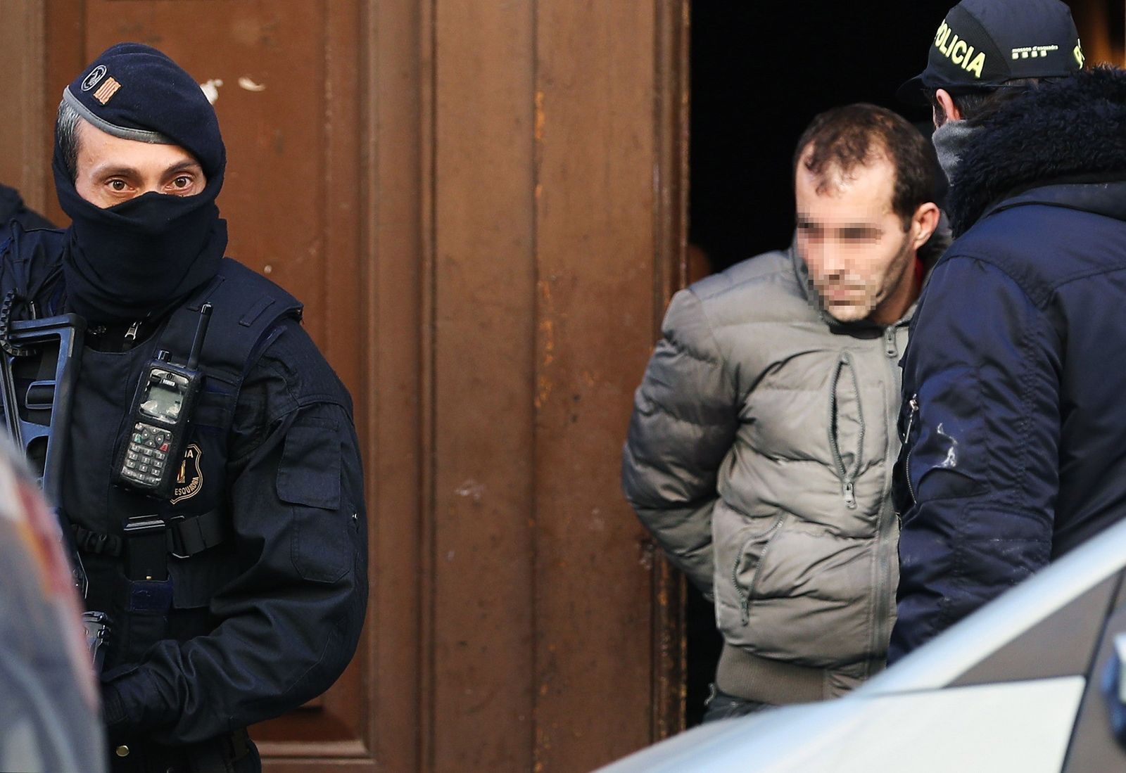 Los Mosos registran seis domicilios en Barcelona e Igualada dentro de una operación antiyihadista.