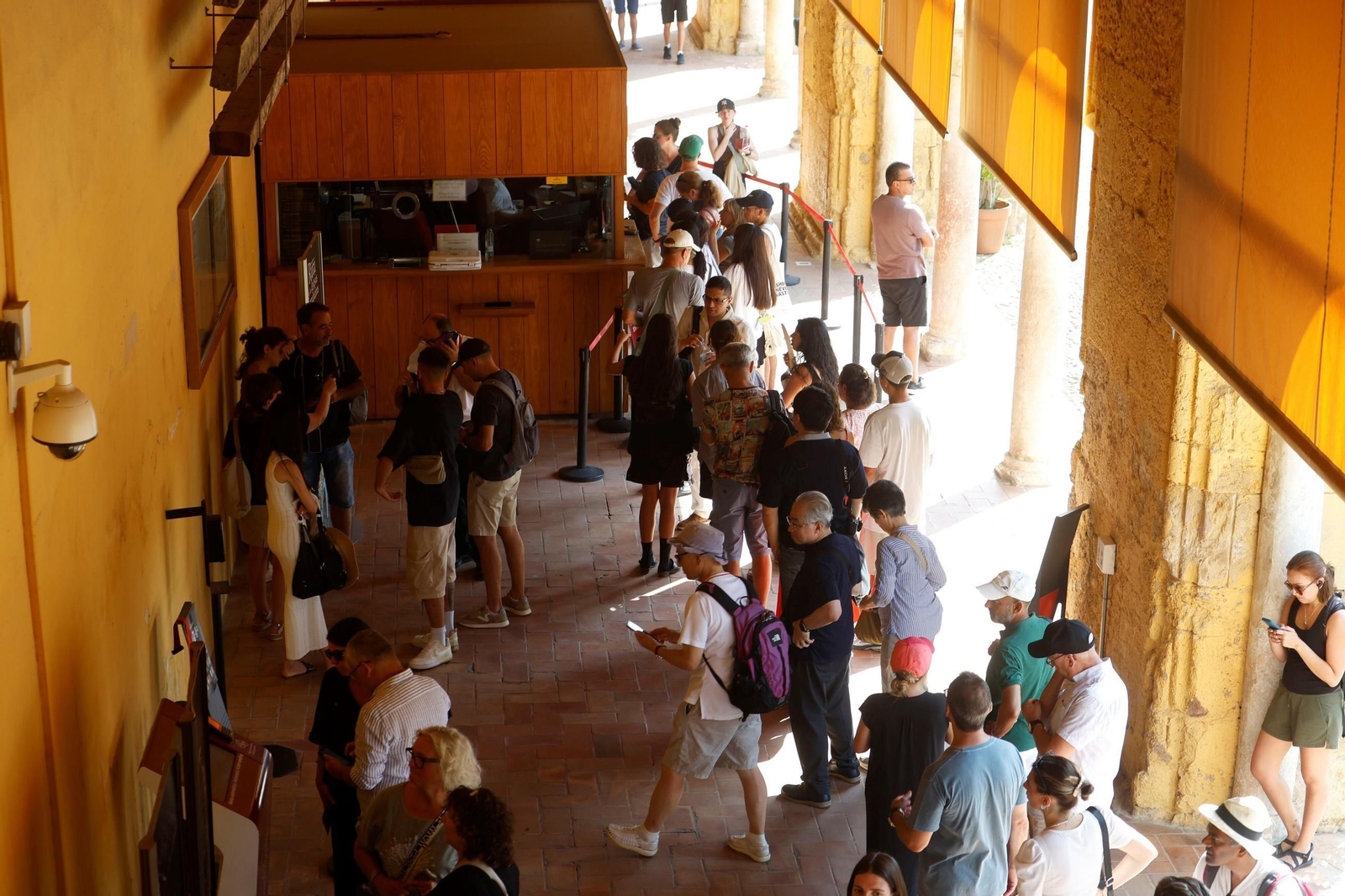 Los trabajos en la Mezquita-Catedral para supervisisar y evaluar los daños, en fotos