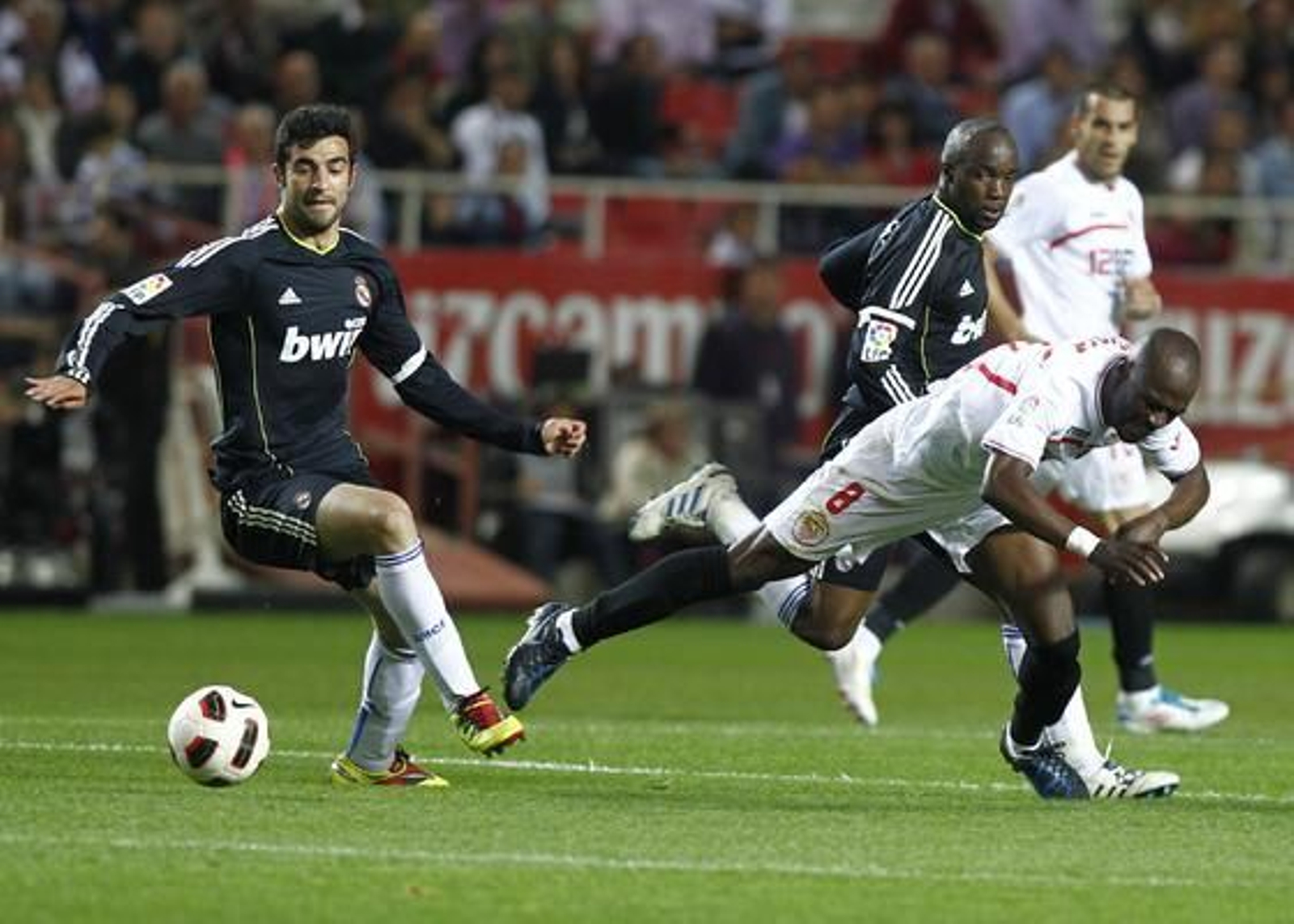 El Sevilla cae estrepitosamente ante el Real Madrid en el Sánchez Pizjuán (2-6). / Antonio Pizarro