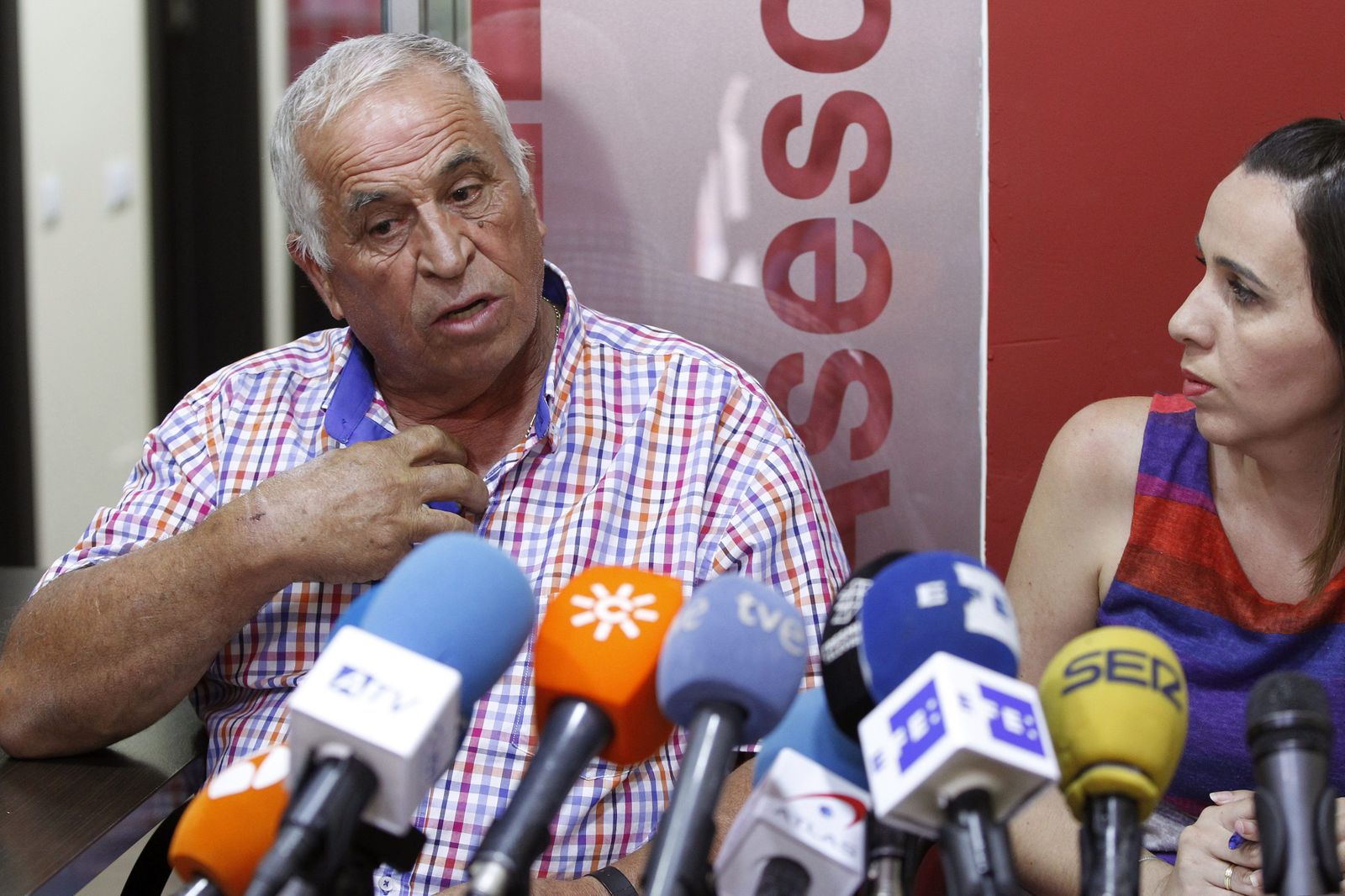 Francisco Hidalgo, abuelo materno de la niña, ayer en rueda de prensa.