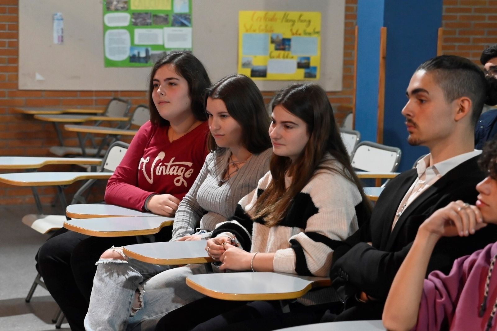 La entrega de los premios científicos al alumnado del instituto Gran Capitán de Córdoba, en imágenes