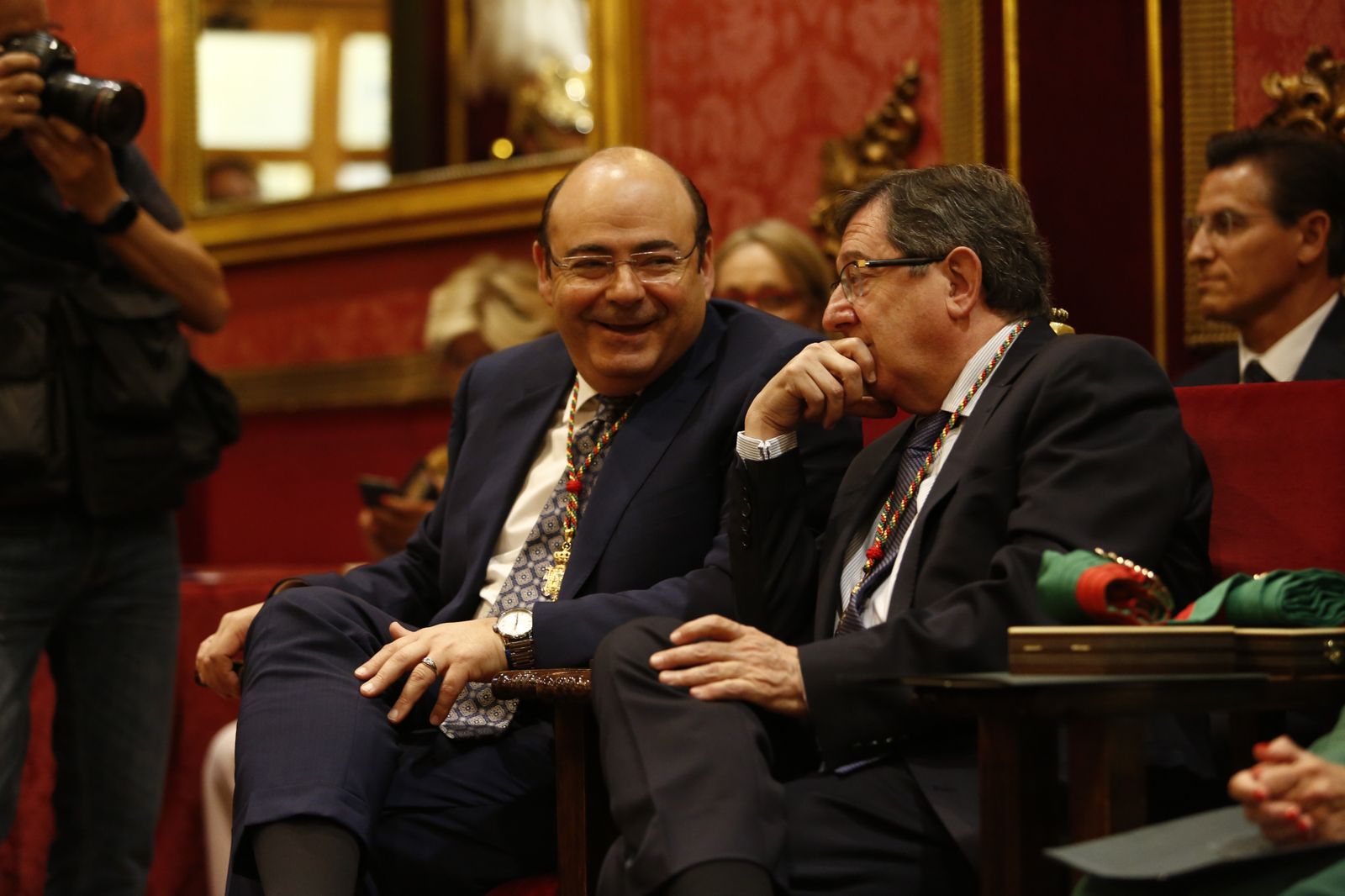 Las imágenes de la jornada de constitución del Ayuntamiento de Granada