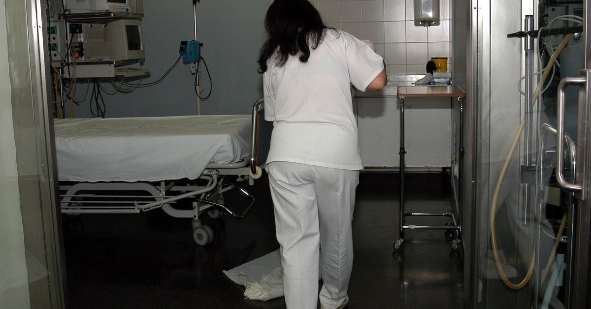 Huelga indefinida de limpieza en el Virgen del Rocío: "El hospital está ...