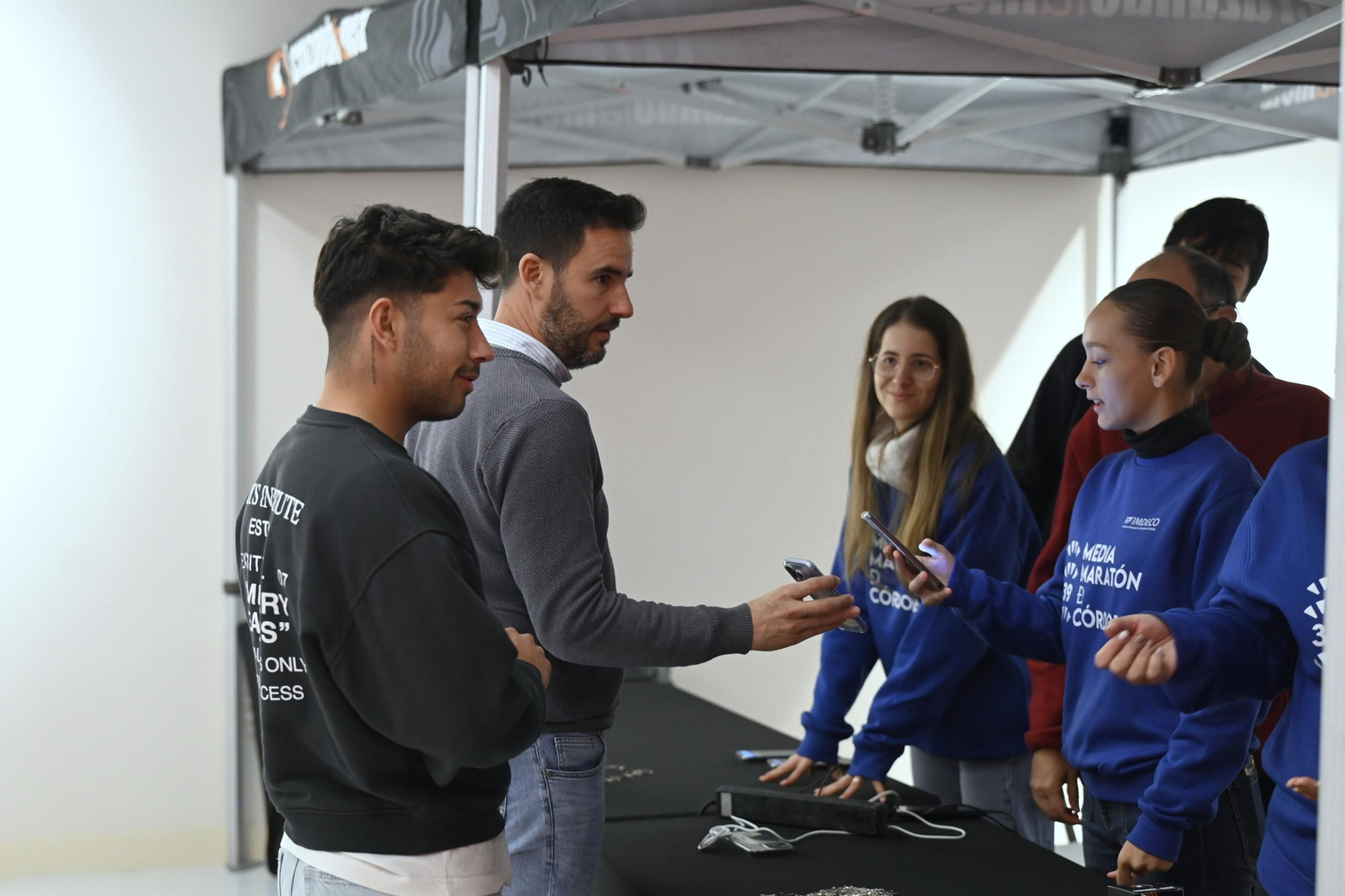 La Feria del Corredor y la entrega de dorsales para la Media Maratón de Córdoba 2025, en imágenes