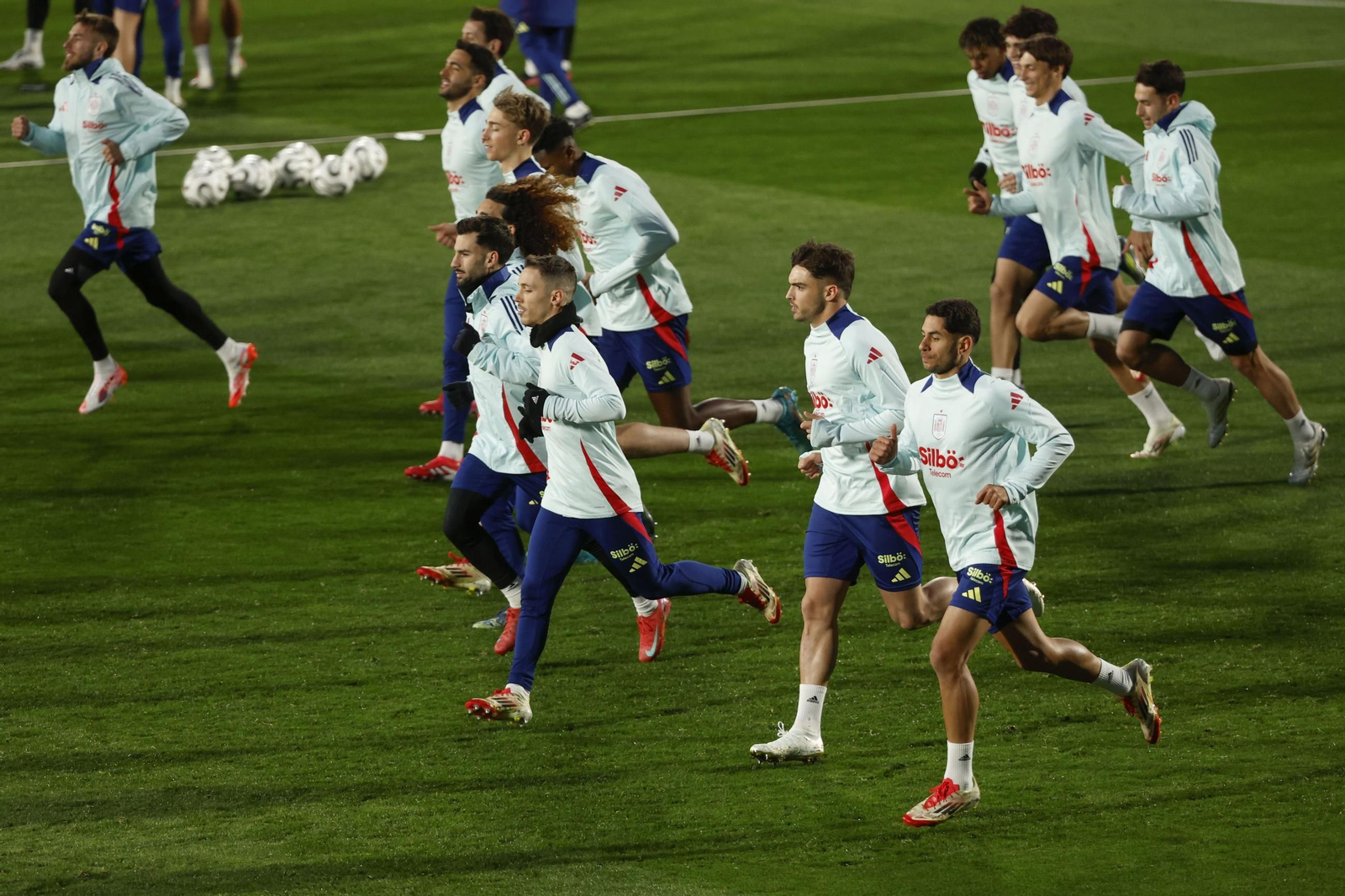 El primer día de Dean Huijsen con los campeones de Europa