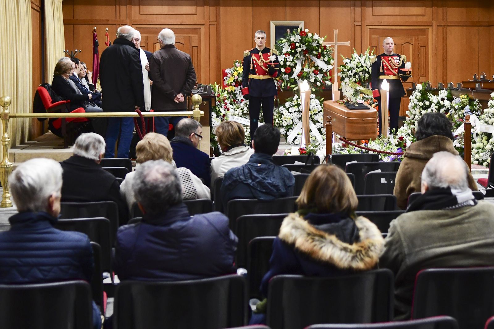 Las imágenes de la capilla ardiente de Pablo García Baena