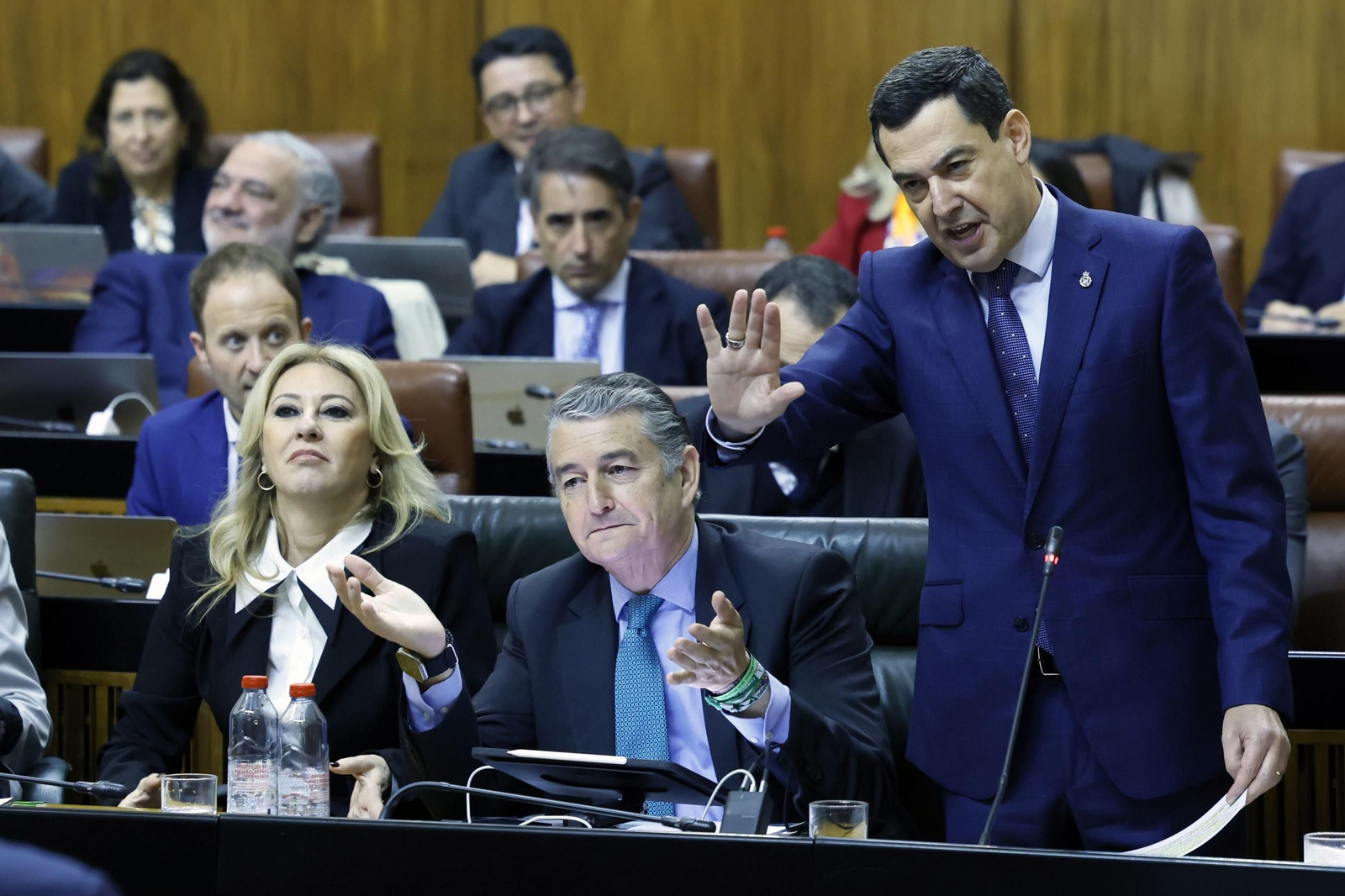 Sesión de control en el pleno del Parlamento de Andalucía en Sevilla. Sesión de control en el pleno del Parlamento de Andalucía en Sevilla.