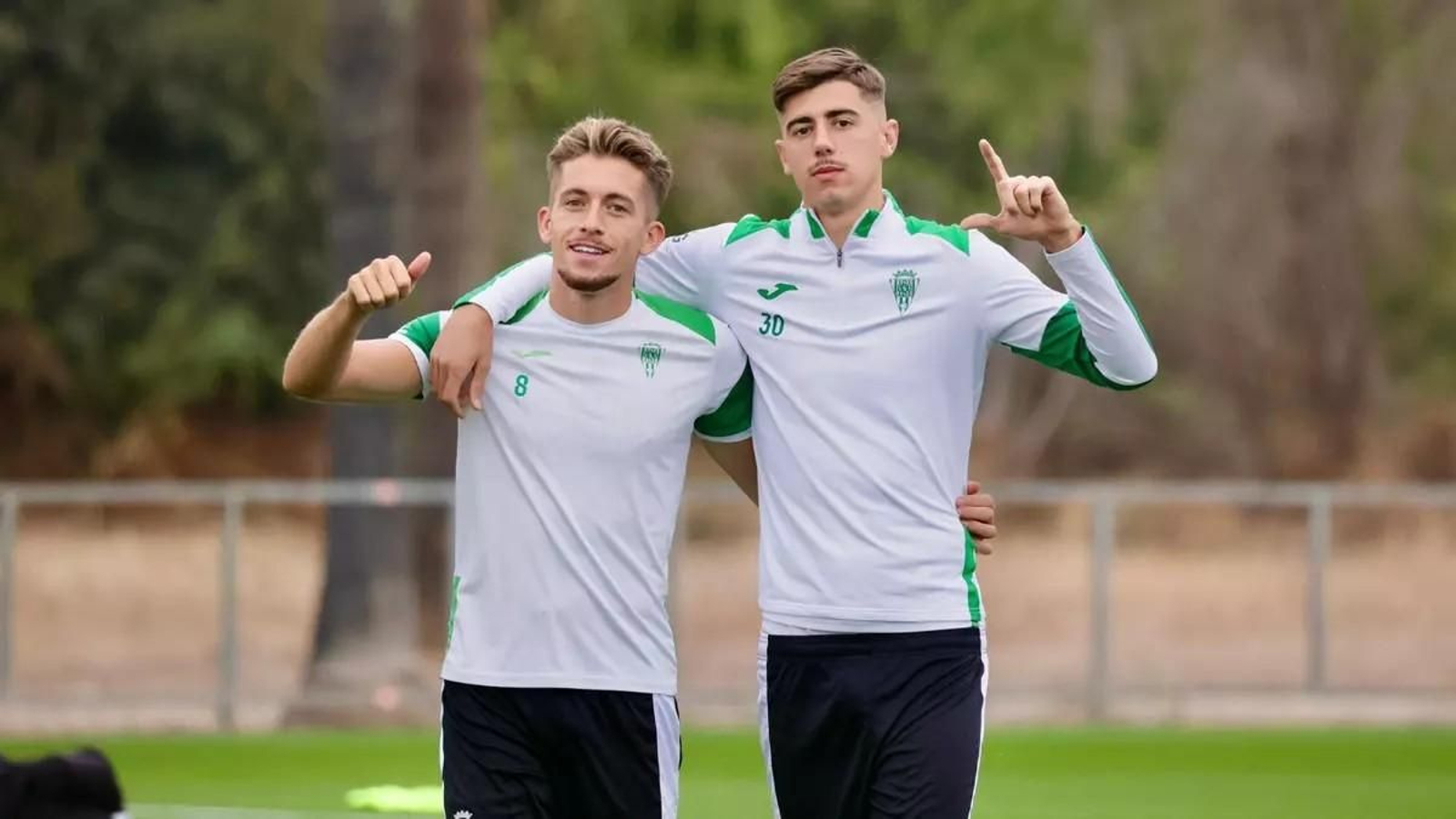 Isma Ruiz y Dani Requena, posando durante un entrenamiento del Córdoba