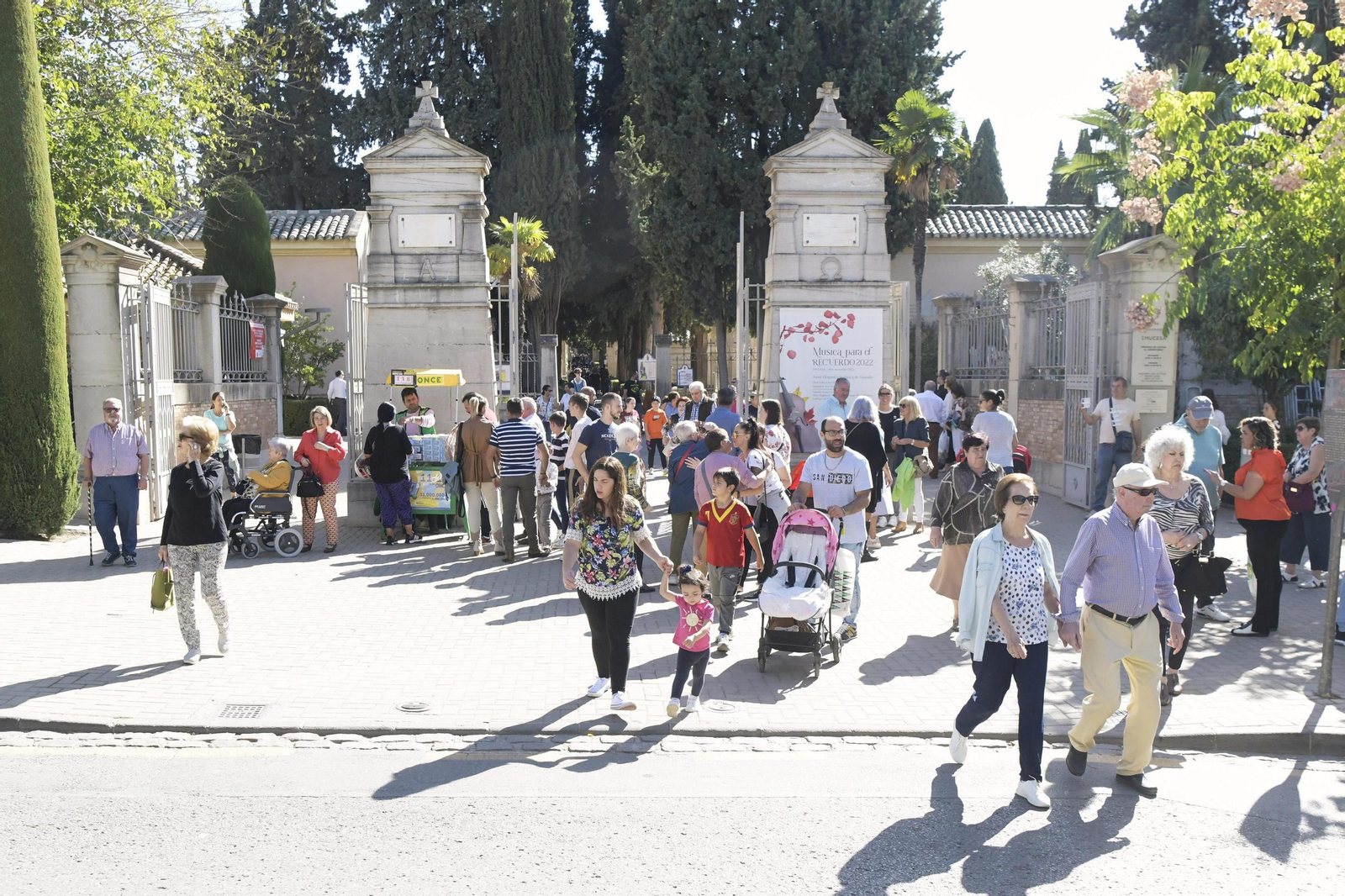 Imagen de archivo del Cementerio de Granada en el Día de Todos los Santos