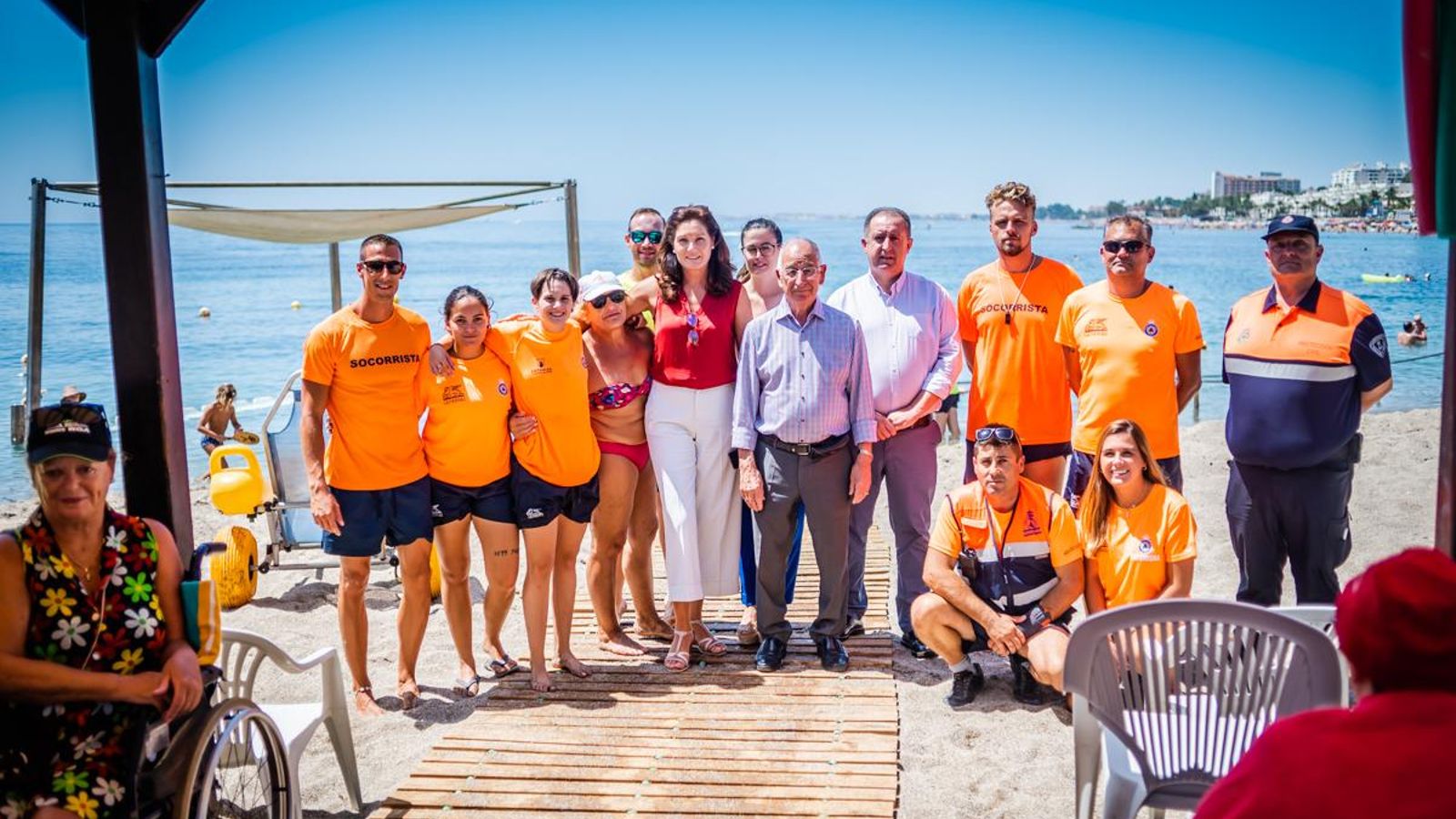 Alcalde y concejales con voluntarios de la zona Alfa
