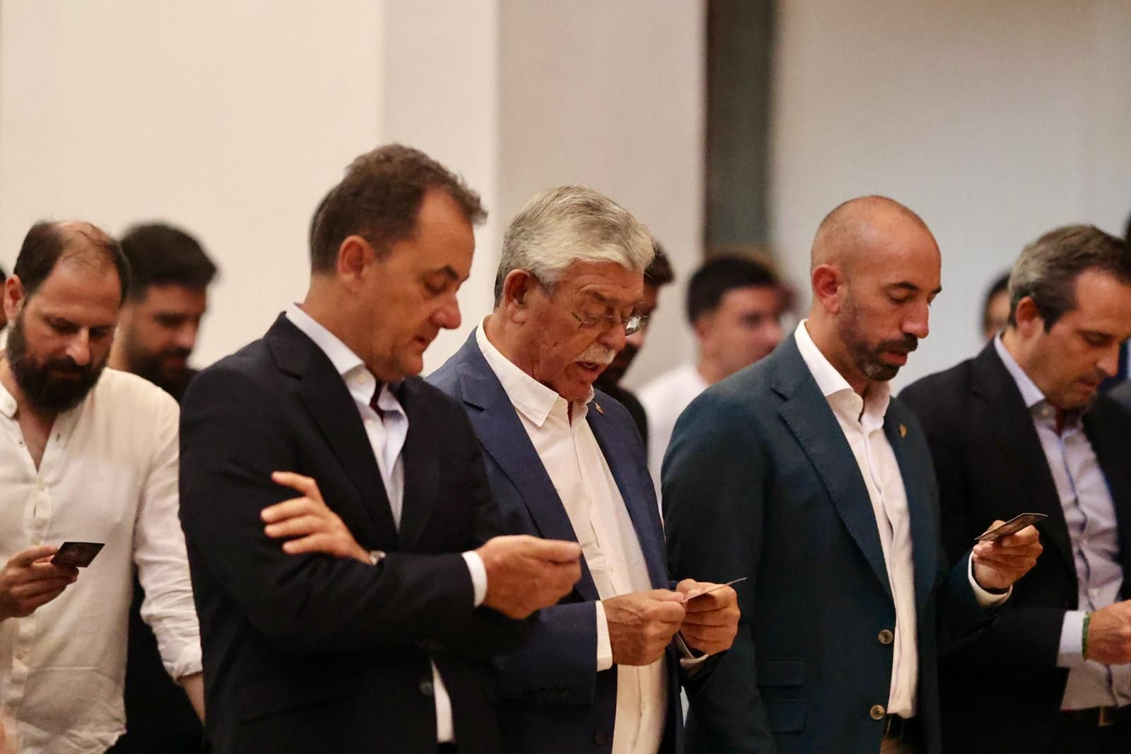 La ofrenda del Málaga CF a la Divina Pastora, en fotos