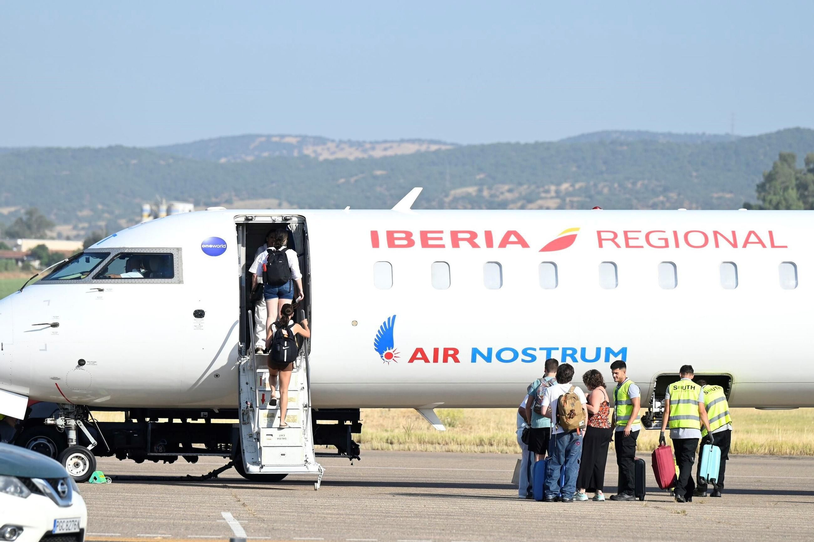 La llegada del primer vuelo del verano entre Córdoba y Mallorca, en imágenes