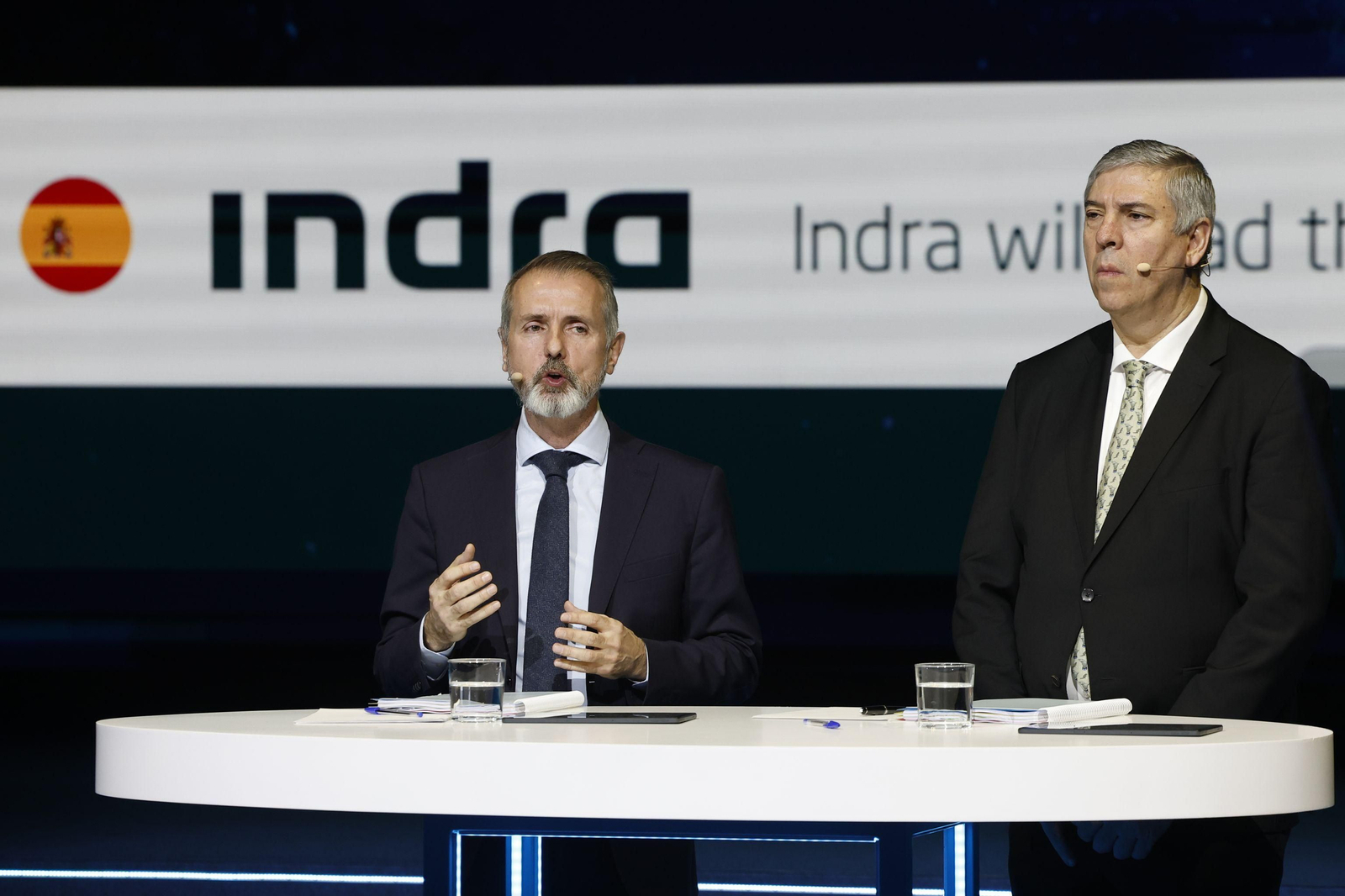 El presidente de Indra, Marc Mutra, y su consejero delegado, José Vicente de los Mozos