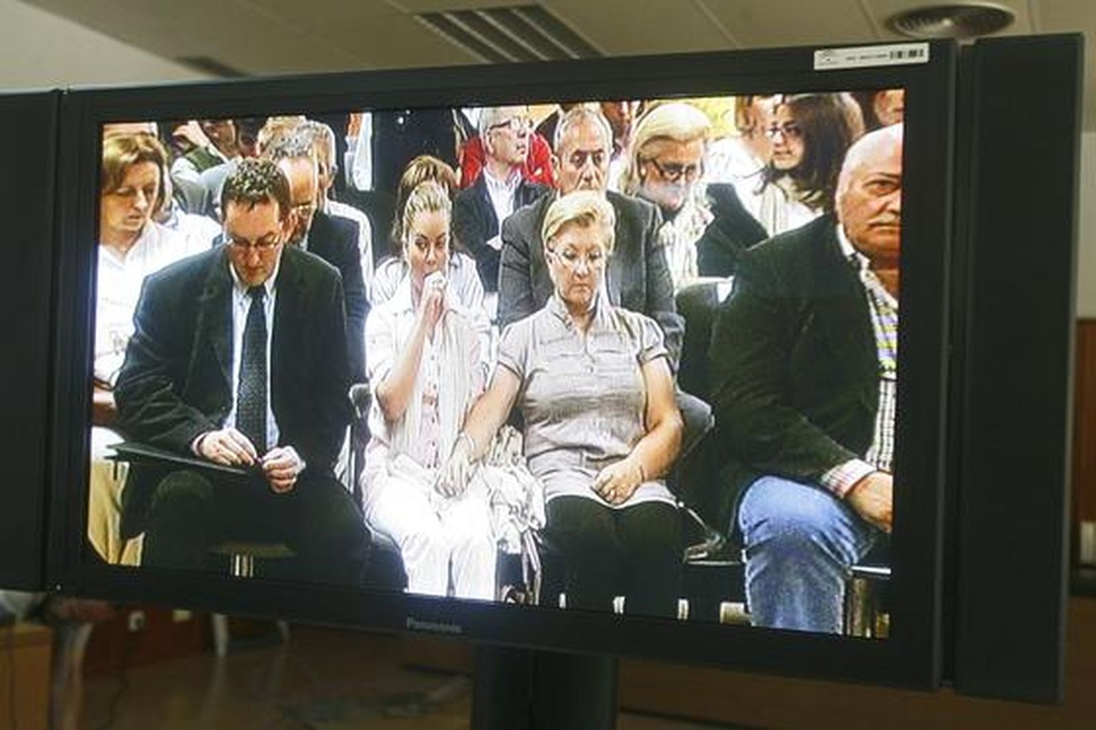 Los medios de comunicación pudieron seguir la sesión del juicio a través de unos monitores instalados en la sala de prensa de la Audiencia./Fotos:Joaquín Pino/Lourdes de Vicente

Foto: Joaquin Pino / Lourdes de Vicente