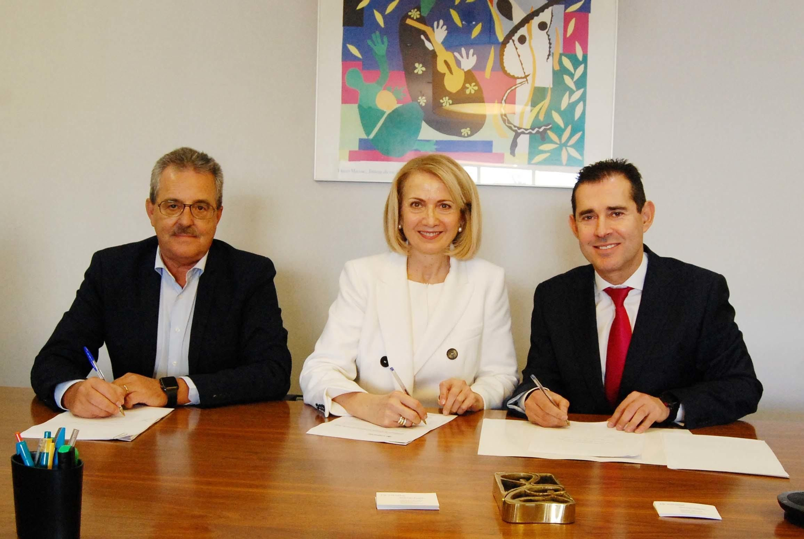 Firma del convenio entre ambas partes.