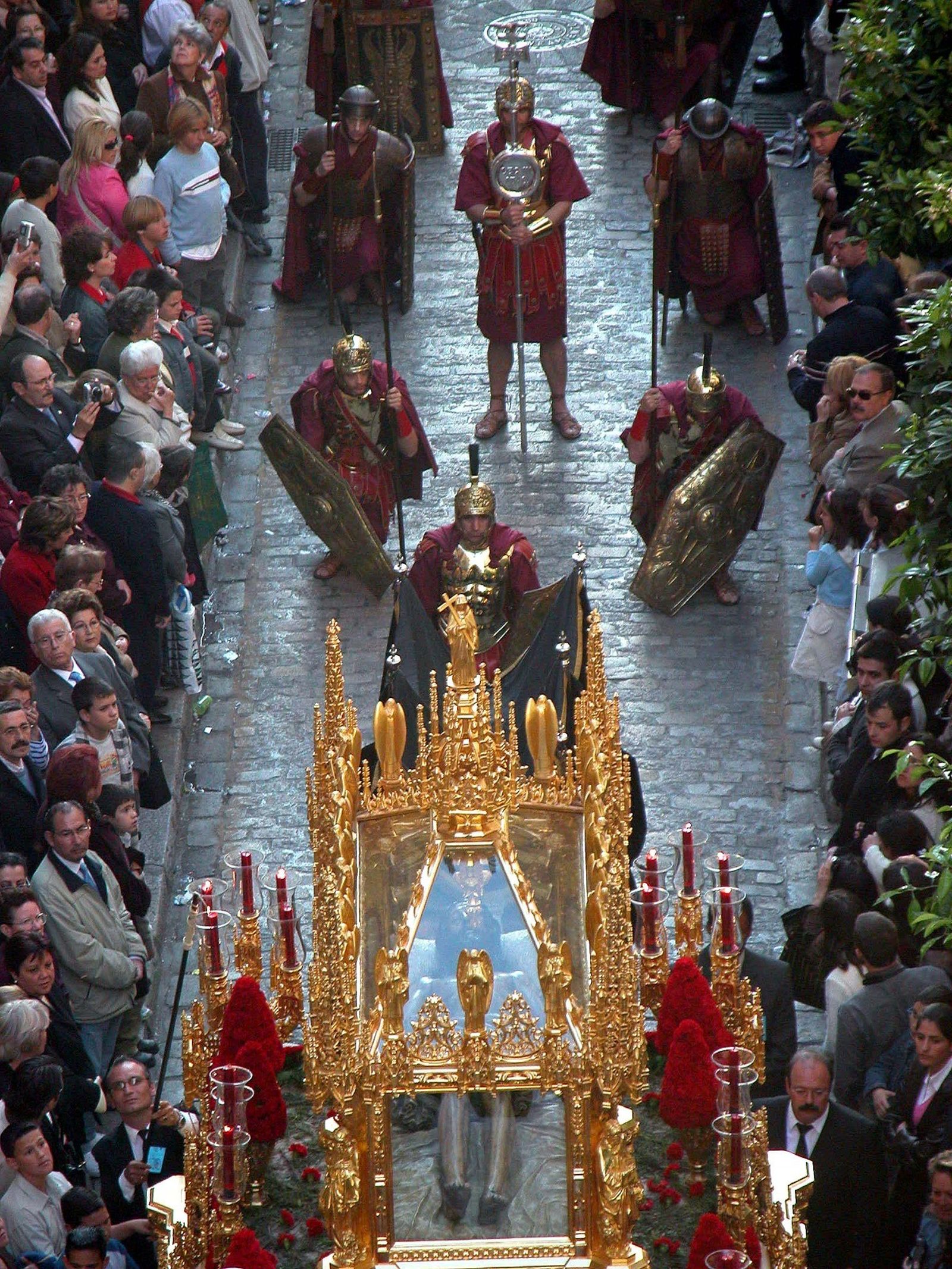 Las mejores imágenes del Santo Entierro Grande de 2004