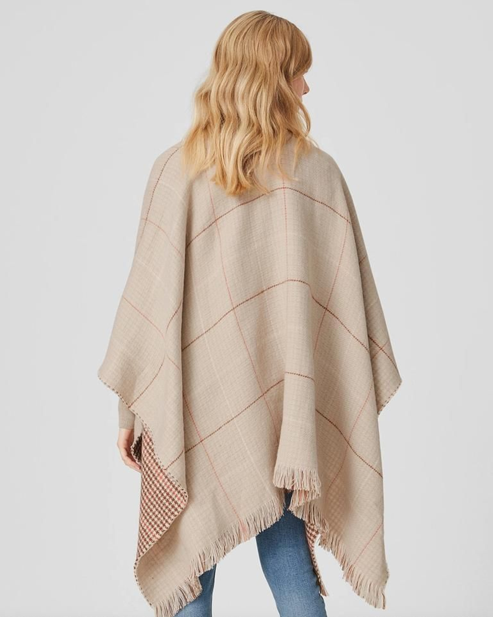 La parte trasera de la capa reversible de C&A.