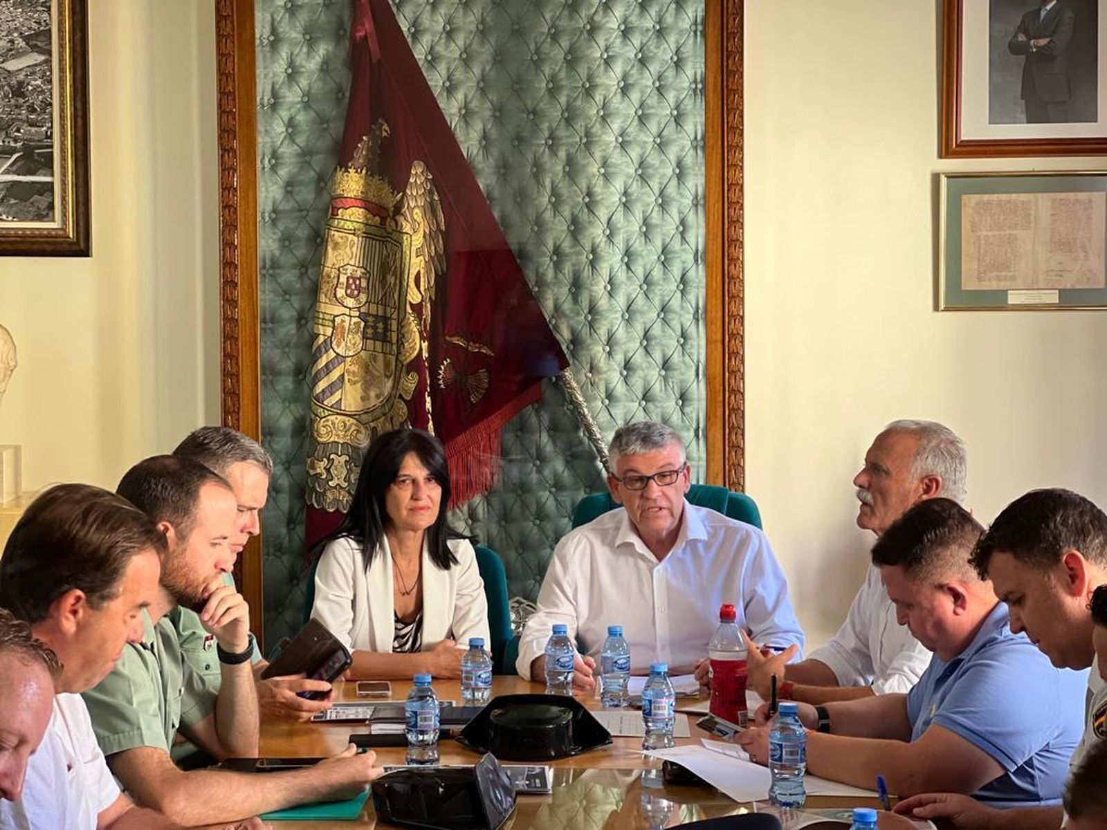 Imagen de la reunión mantenida entre los cuerpos de seguridad, el Ayuntamiento de Guadix y la Subdelegación del Gobierno en Granada