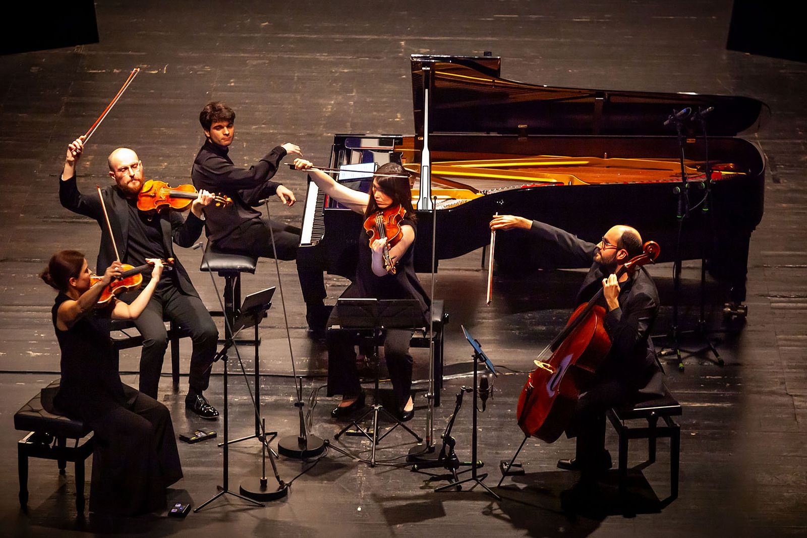 Cecino Elia, con el Cuarteto Cosmos Quartet.