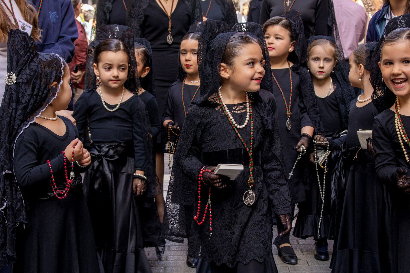 El Colegio María Inmaculada organiza una procesión por las calles de Huelva.