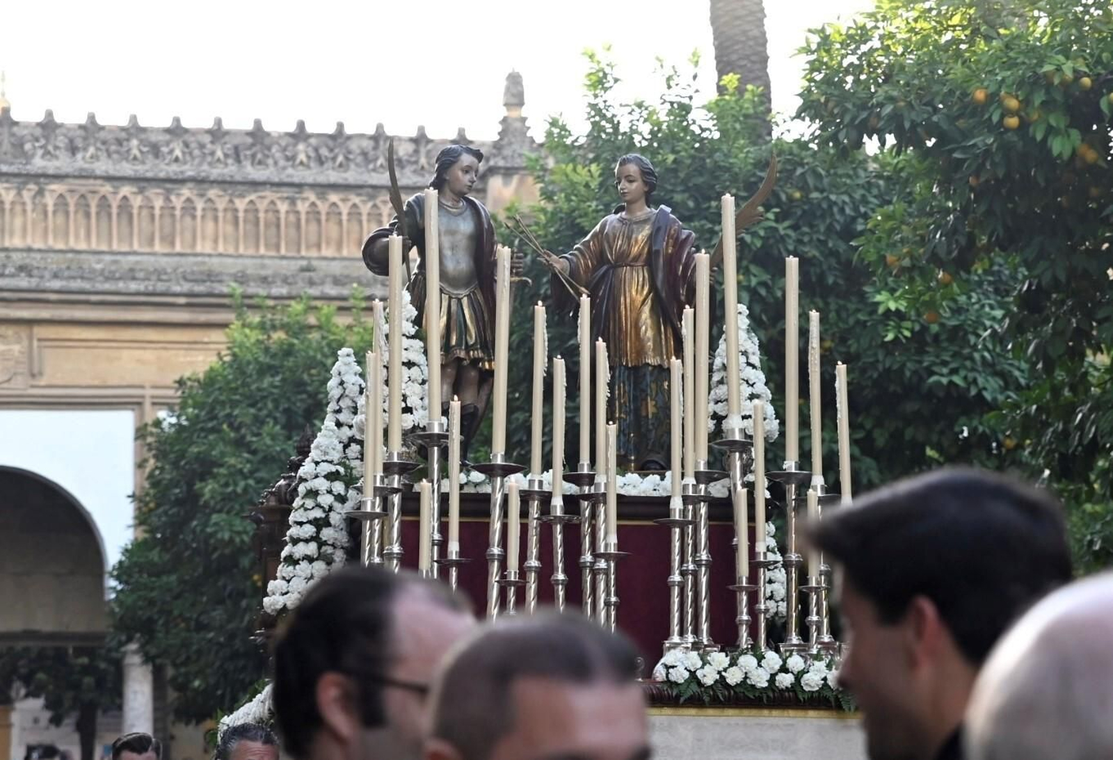 La procesión de San Acisclo y Santa Victoria en Córdoba, en imágenes