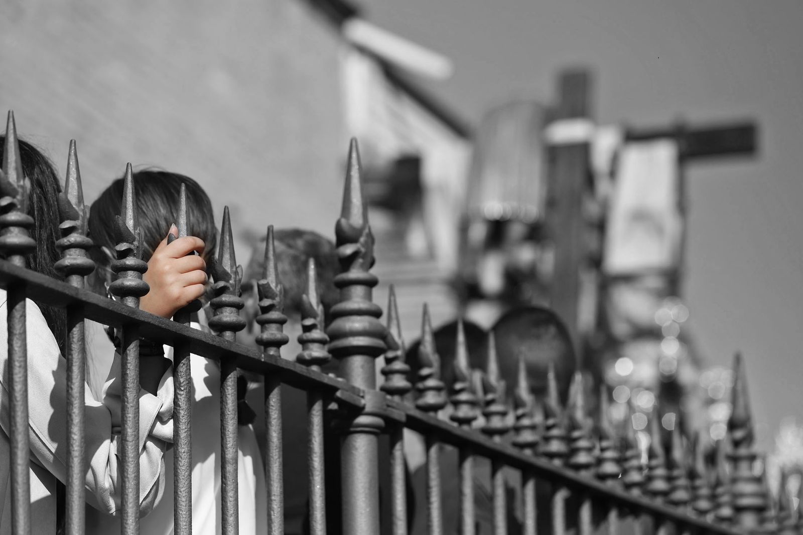 La Hermandad del Descendimiento en su recorrido por las calles de Huelva el Viernes Santo