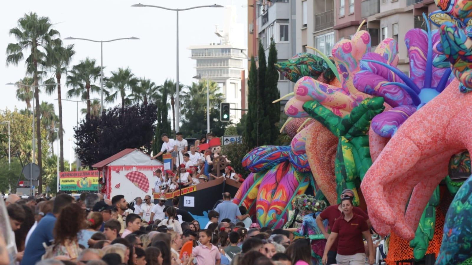 Un momento de la cabalgata de la Feria de Algeciras. Un momento de la cabalgata de la Feria de Algeciras.