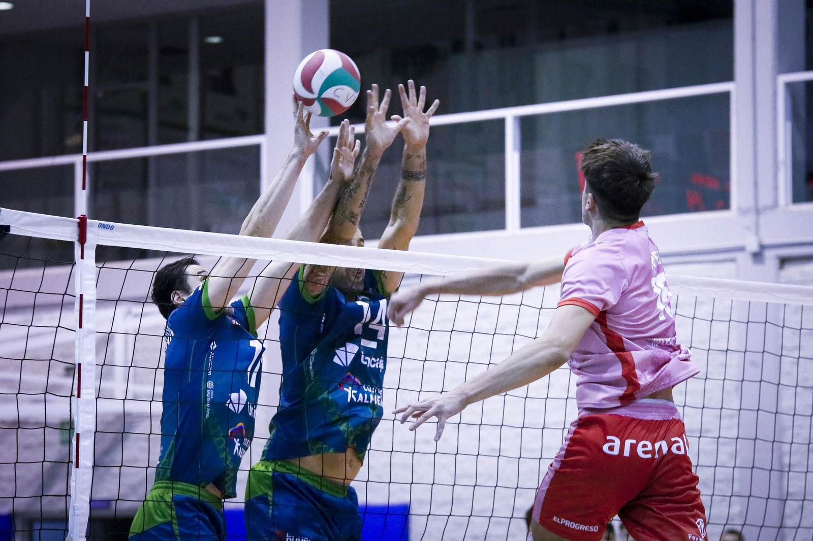 Unicaja Costa de Almería-Arenal Emeve de la Superliga, en imágenes