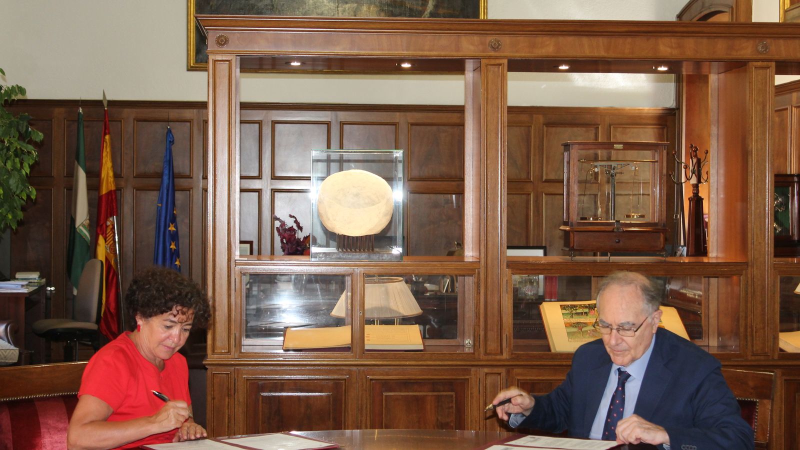 Firma esta mañana entre la rectora y Antonio Campos.