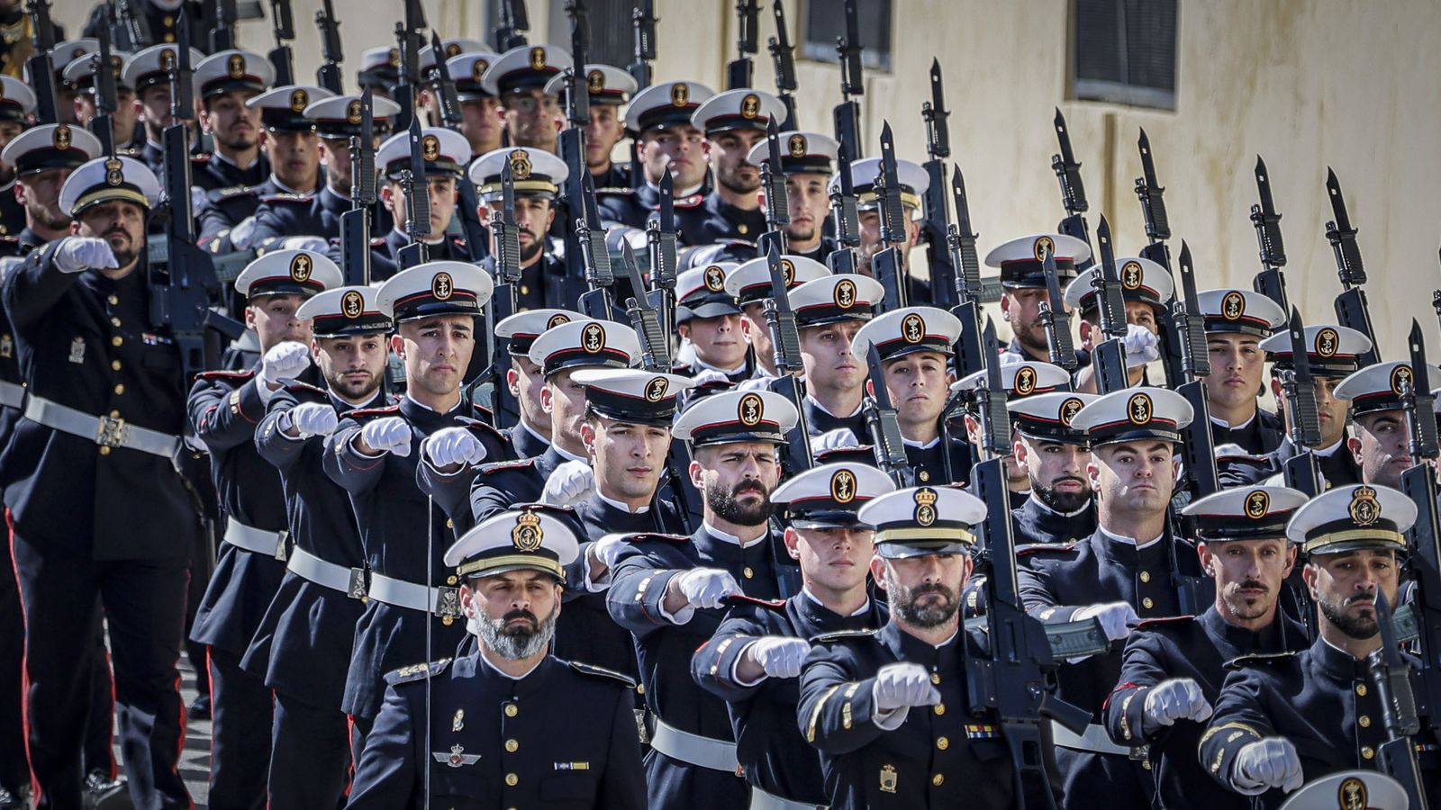 Las imágenes de la celebración del 489º Aniversario de la Infantería de Marina en Cádiz
