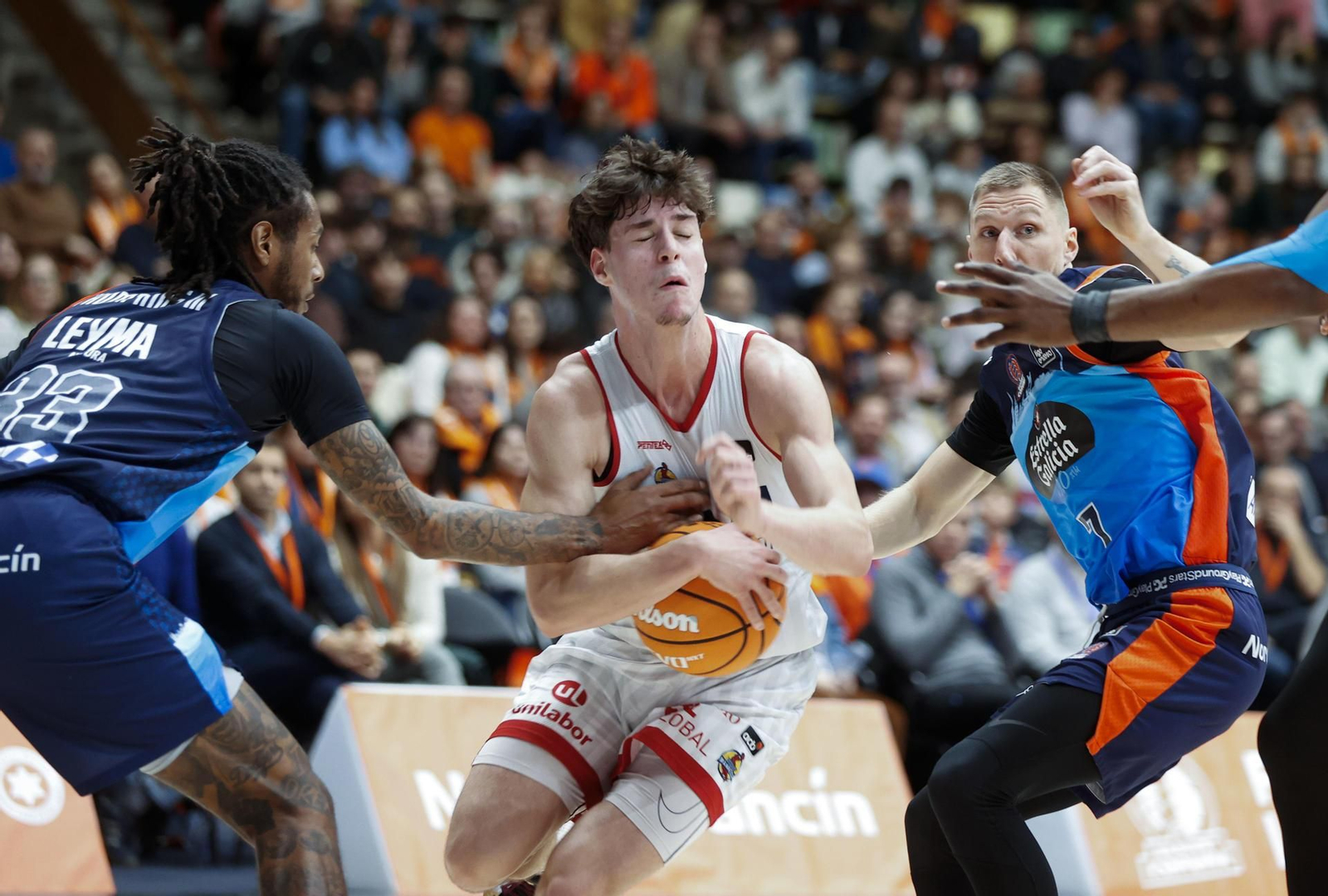 Mario Saint-Supéry guía el triunfo de BAXI Manresa ante Leyma Coruña Mario Saint-Supéry guía el triunfo de BAXI Manresa ante Leyma Coruña