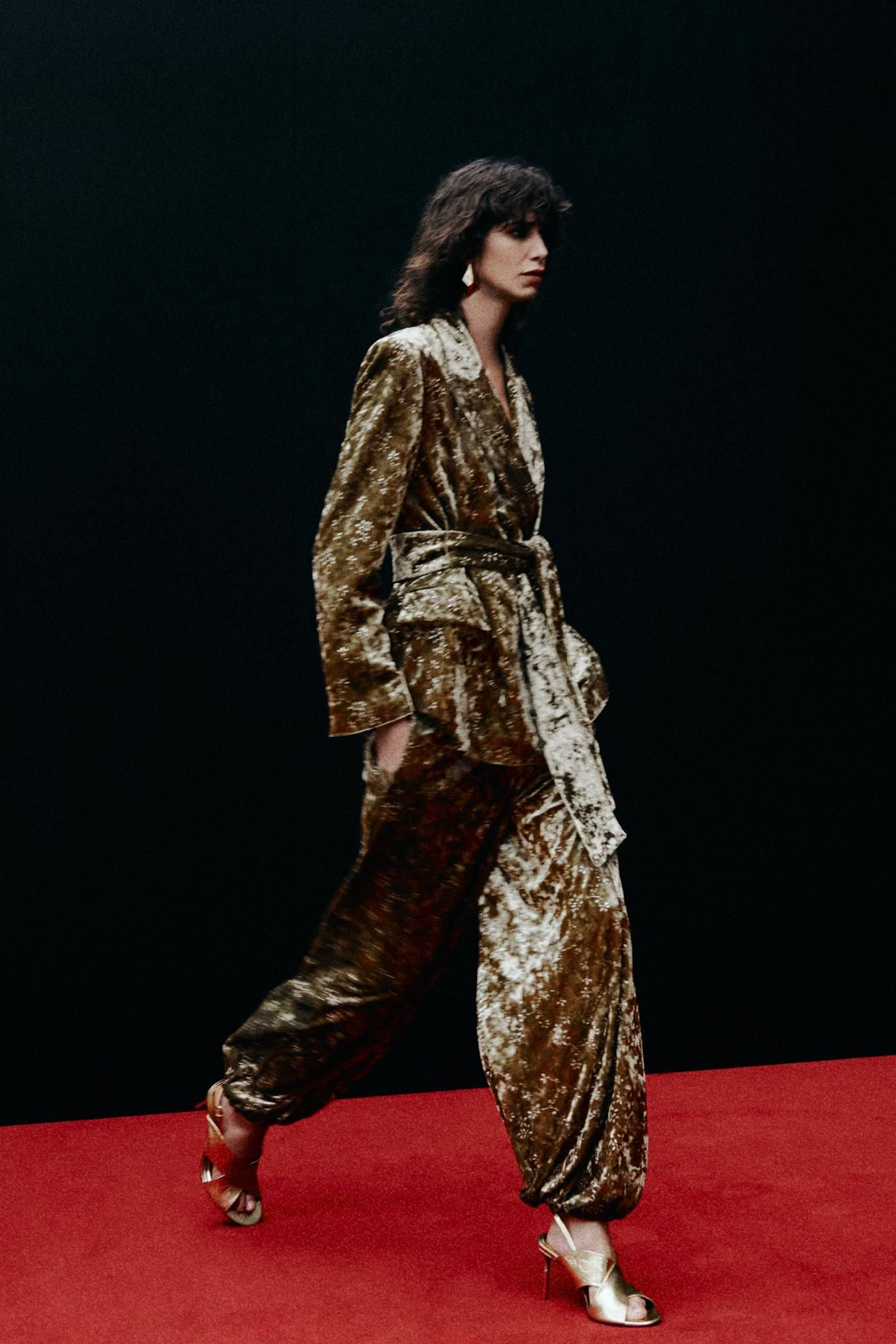 Conjunto de terciopelo de Zara.