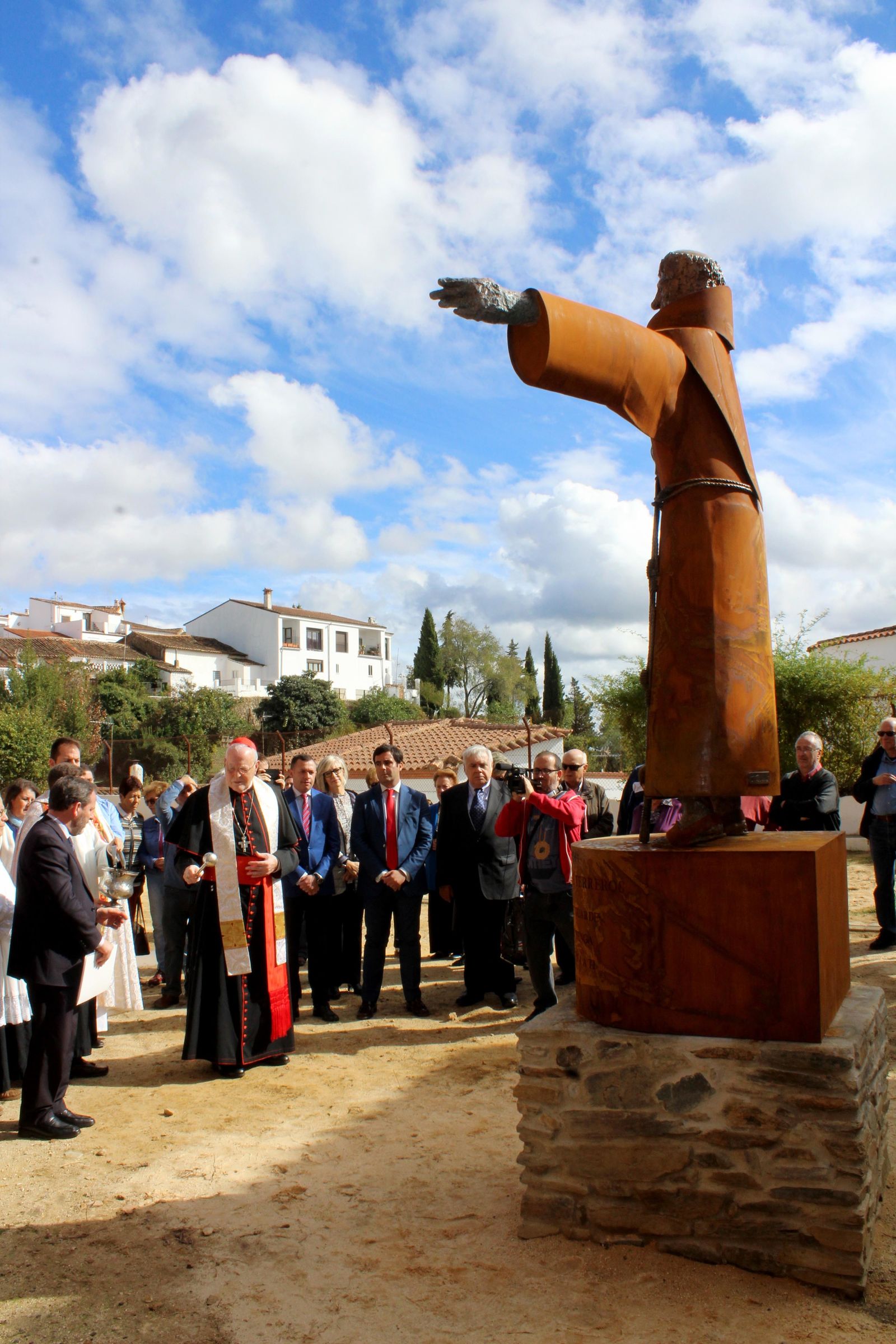 Escultura de Fray Alonso Giraldo de Terreros, en Cortegana.