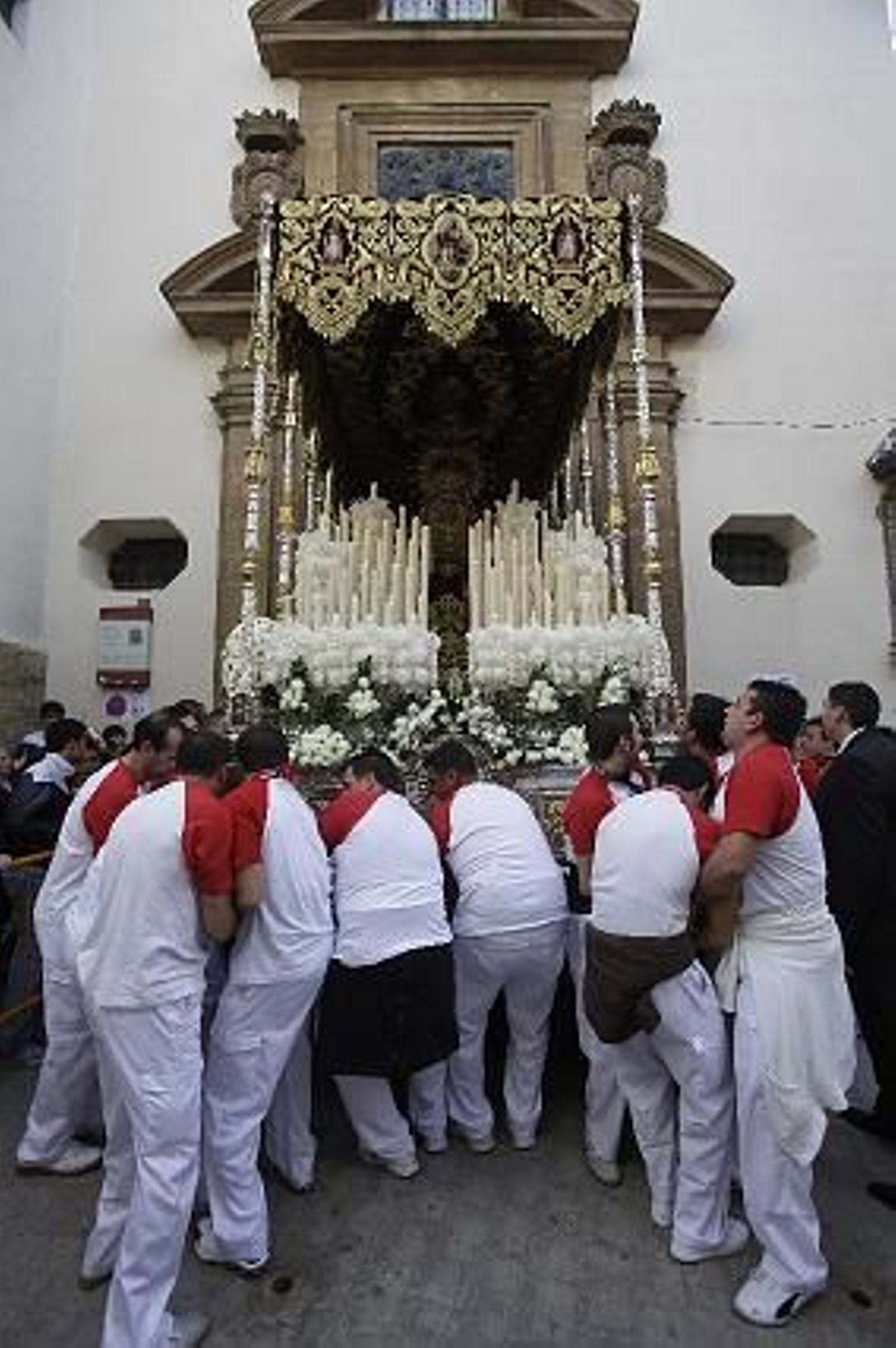 El barrio de La Merced vive su tarde grande con la salida de la Sentencia

Foto: Jesus Marin