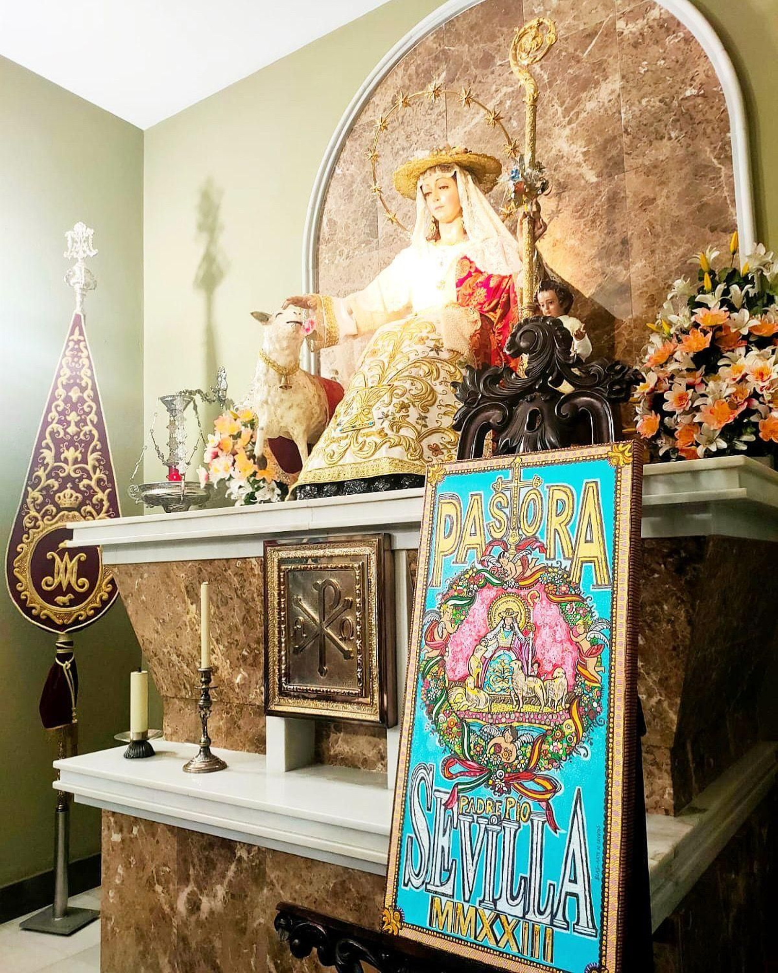 El lienzo ante la Divina Pastora