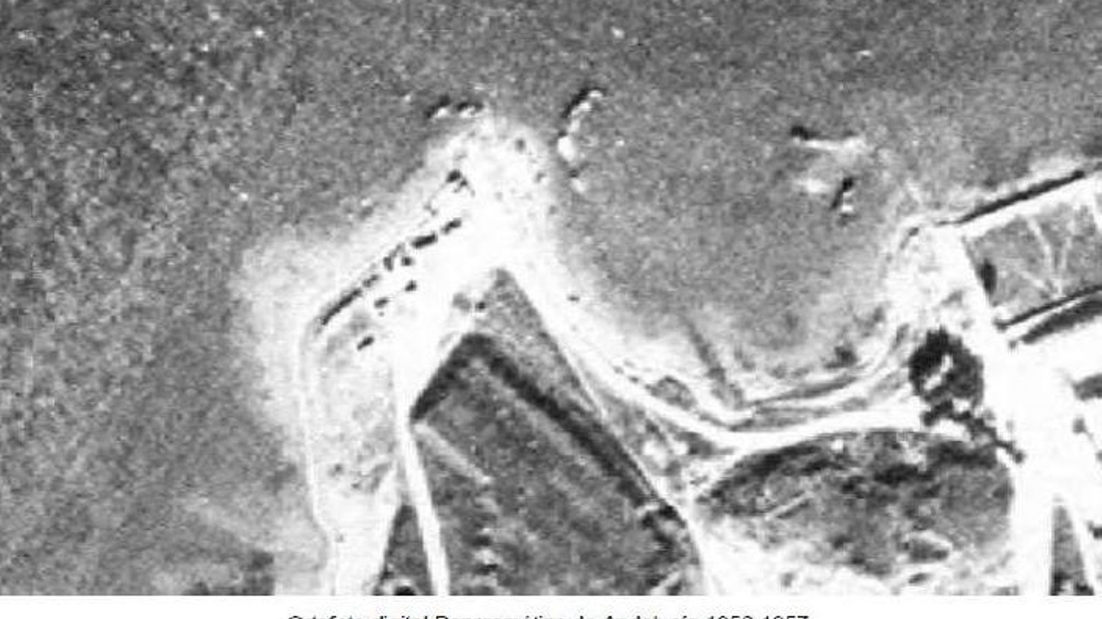 El llamado 'vuelo americano', con las primeras fotos aéreas de la zona se incluye entre los argumentos de la memoria justificativa.