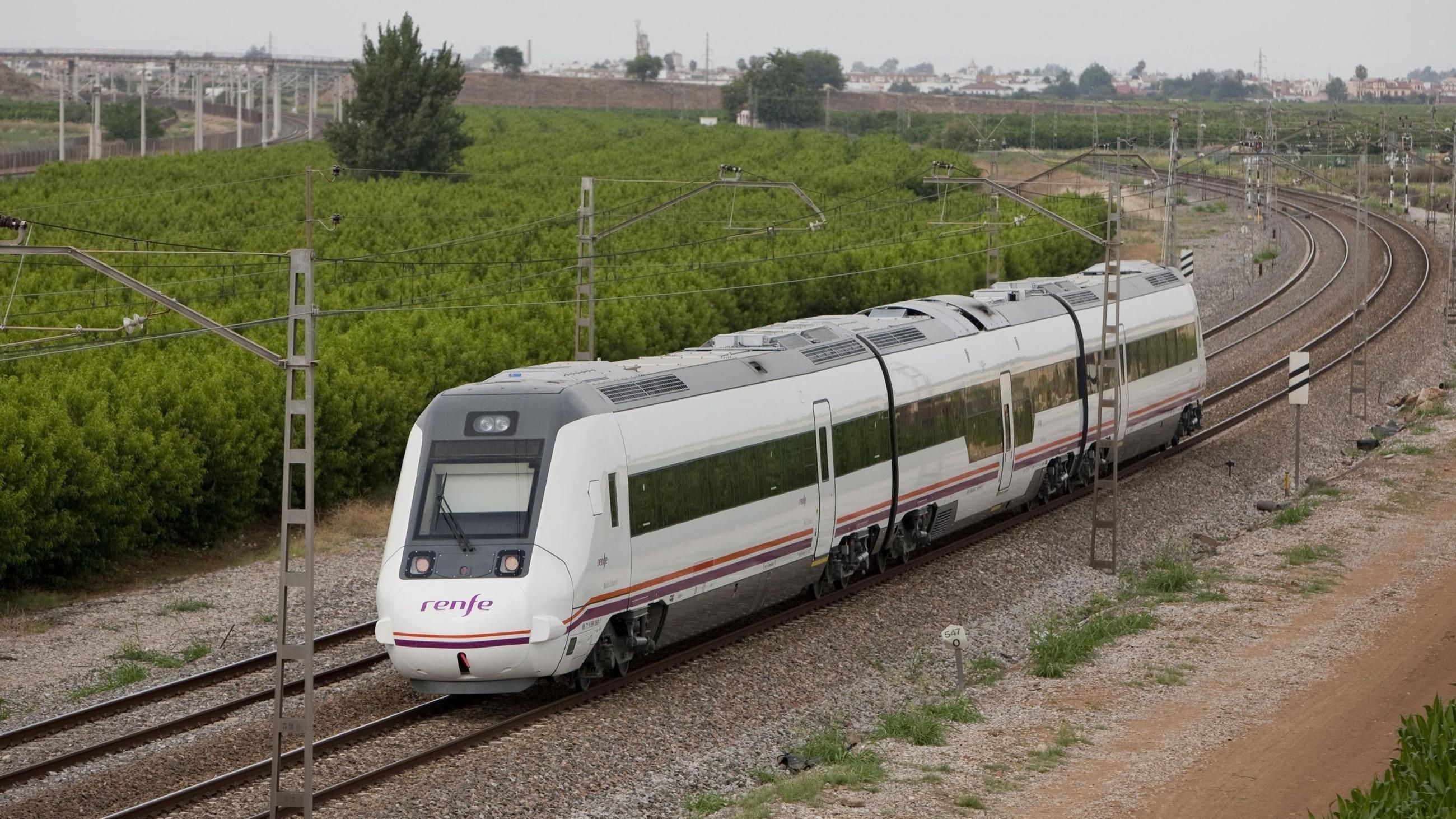 Detenido en Plasencia un tren Madrid-Sevilla por el desprendimiento de una tapa de un armario de refrigeración