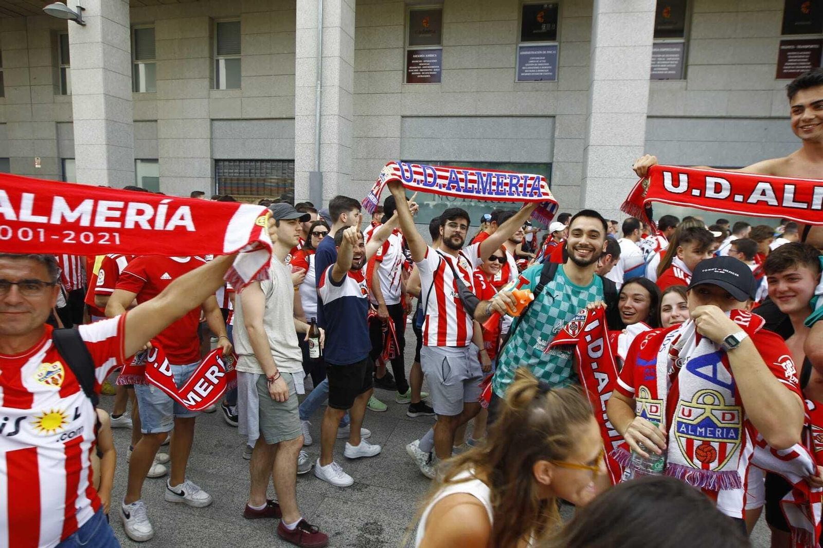 Imágenes de la afición del Almería en Leganés