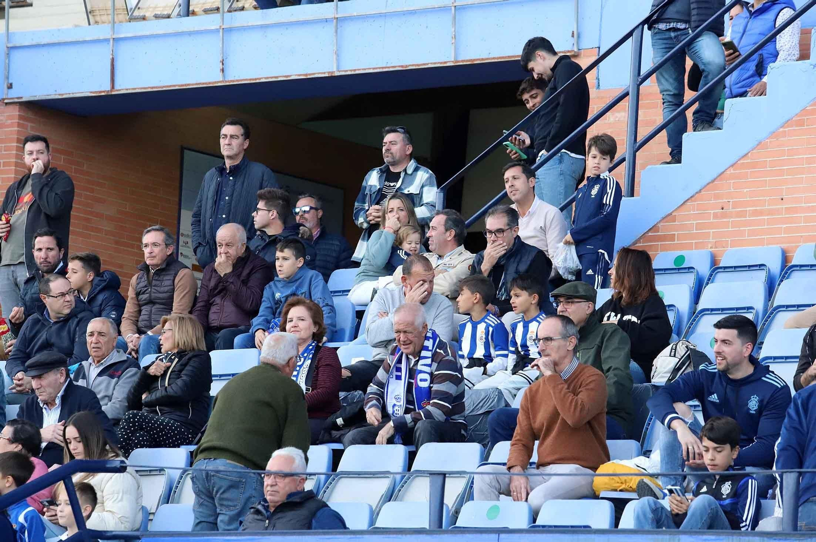 Imágenes del ambiente en las gradas del Nuevo Colombino