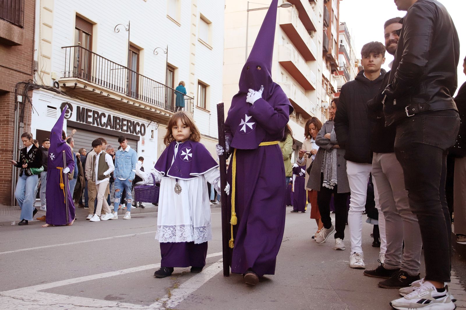 La Hermandad El Nazareno en la madrugá de la Semana Santa de Huelva 2023, en imágenes