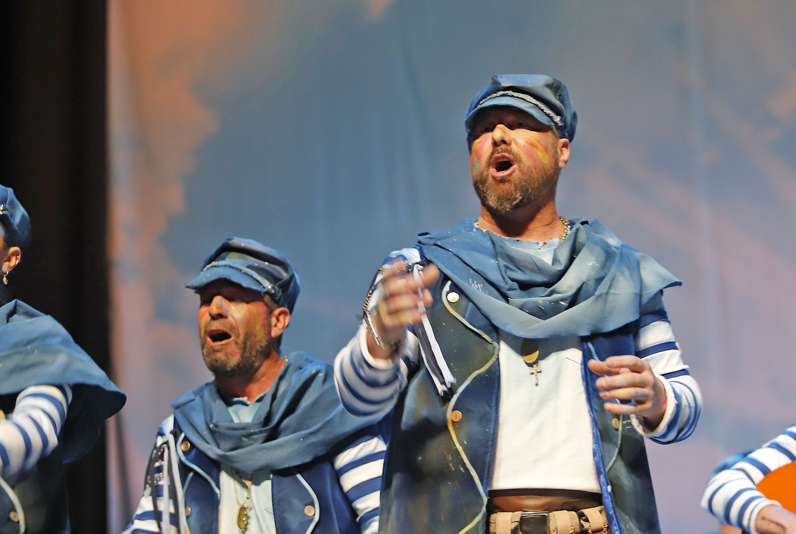 Imágenes de la actuación de la comparsa "Padre nuestro" de Alcalá de Guadaíra en el Carnaval Colombino