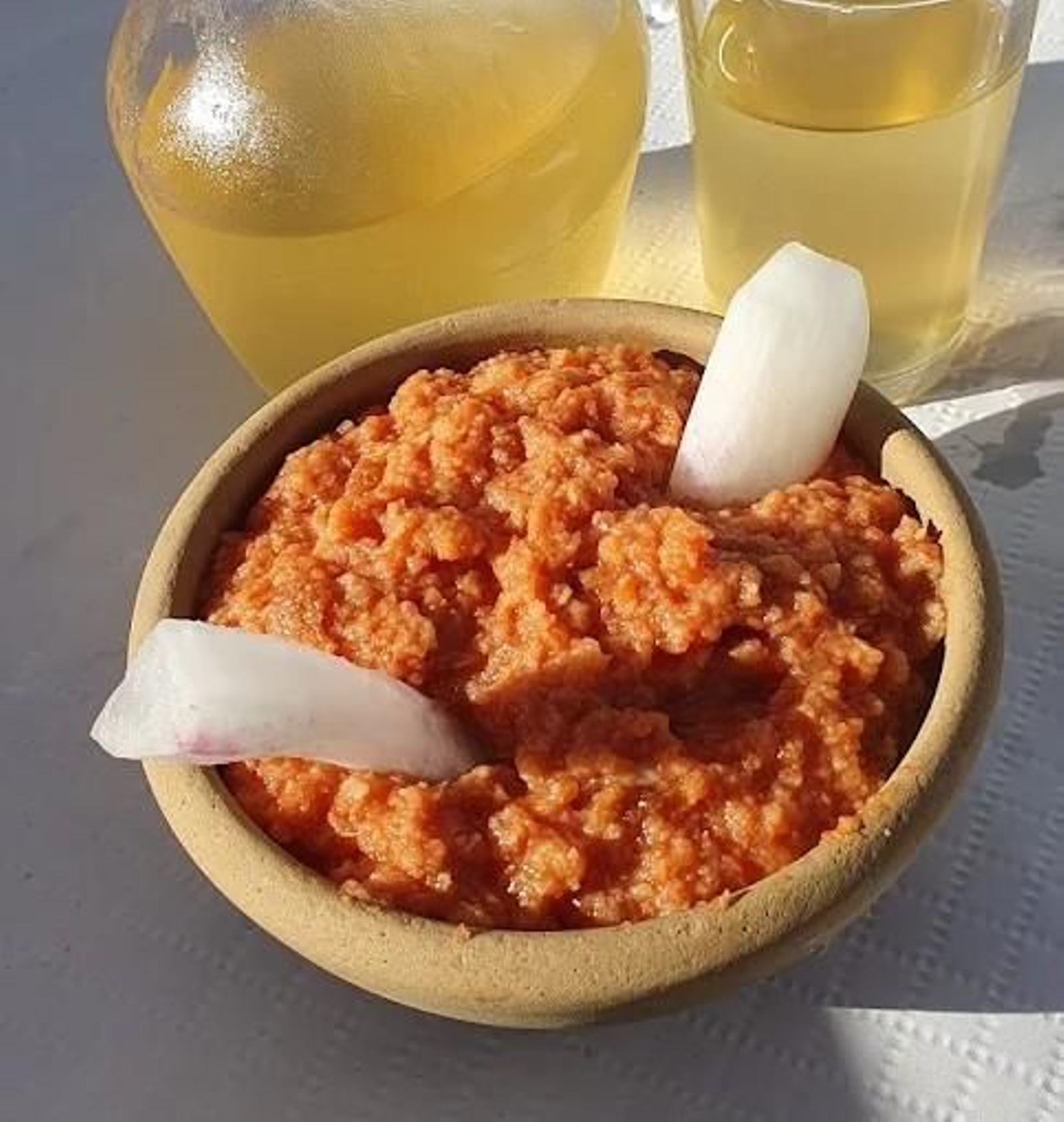 Mosto Añina (Jerez). Fiel al mosto, ajo campero, revuelto de tagarninas, etc.