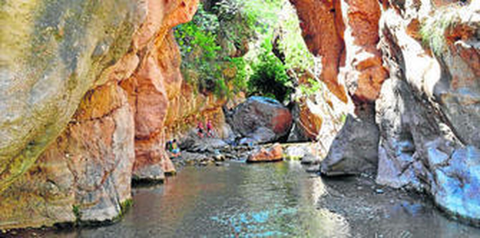 El río Andarax realiza un descanso en el pequeño municipio de Padules para ofrecer al visitante un espacio natural único en la provincia.