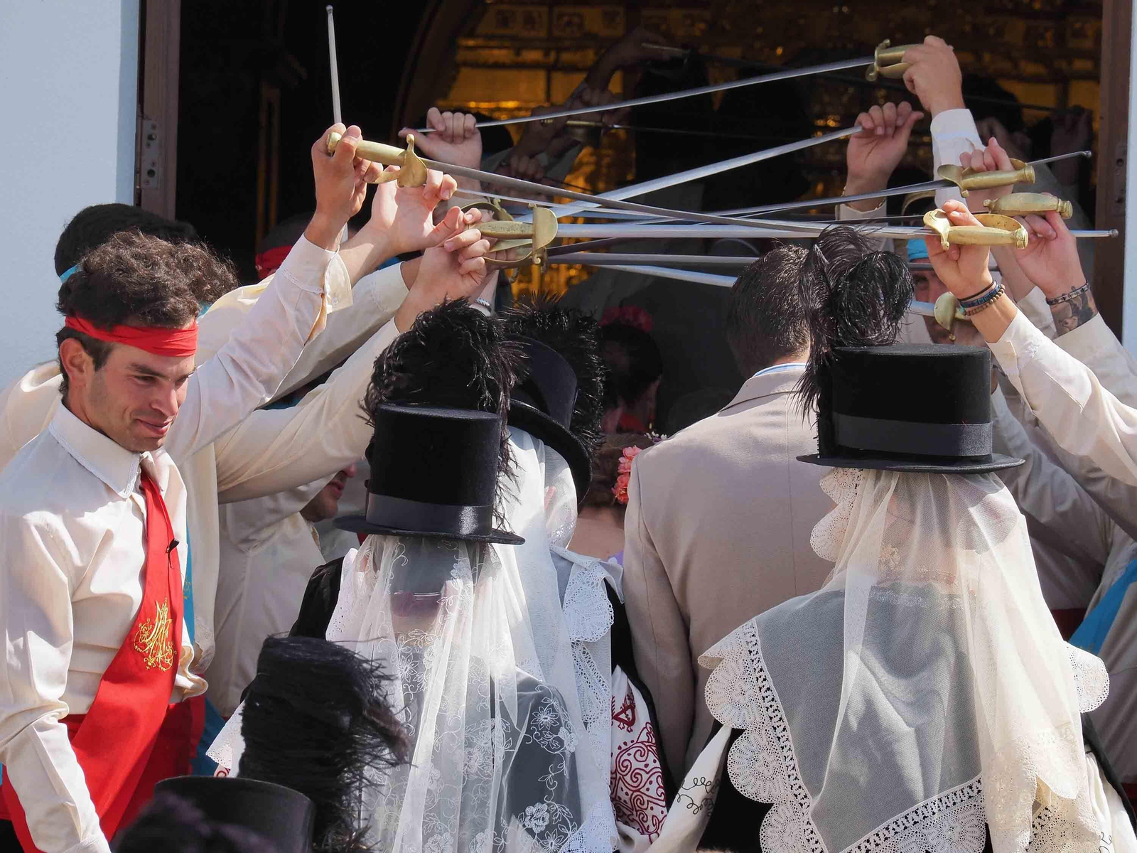 No te pierdas las espectaculares fotografías de la Romería de la Peña, en Puebla de Guzmán
