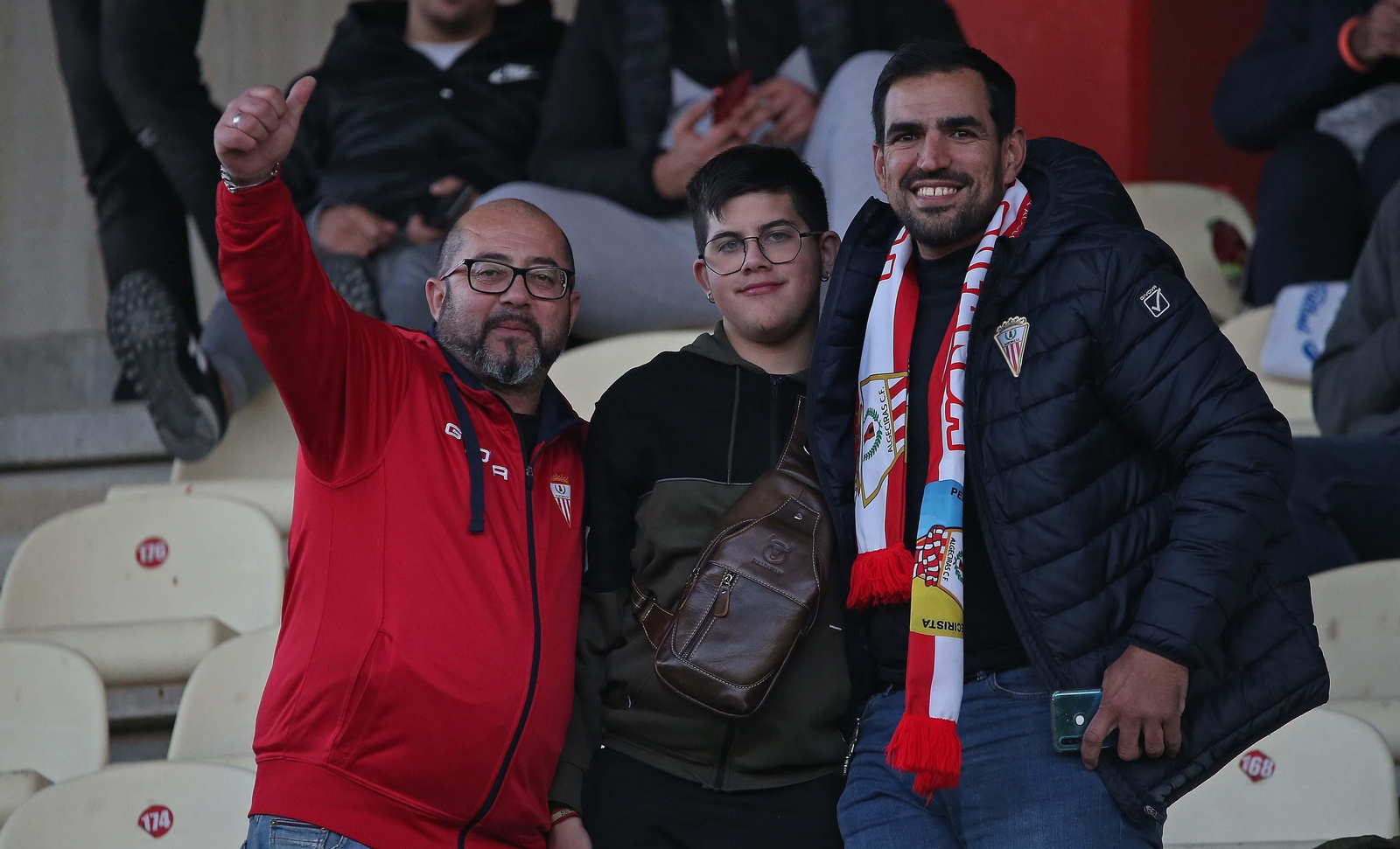 Fotos de la afición durante el Algeciras - Fuenlabrada en el Nuevo Mirador