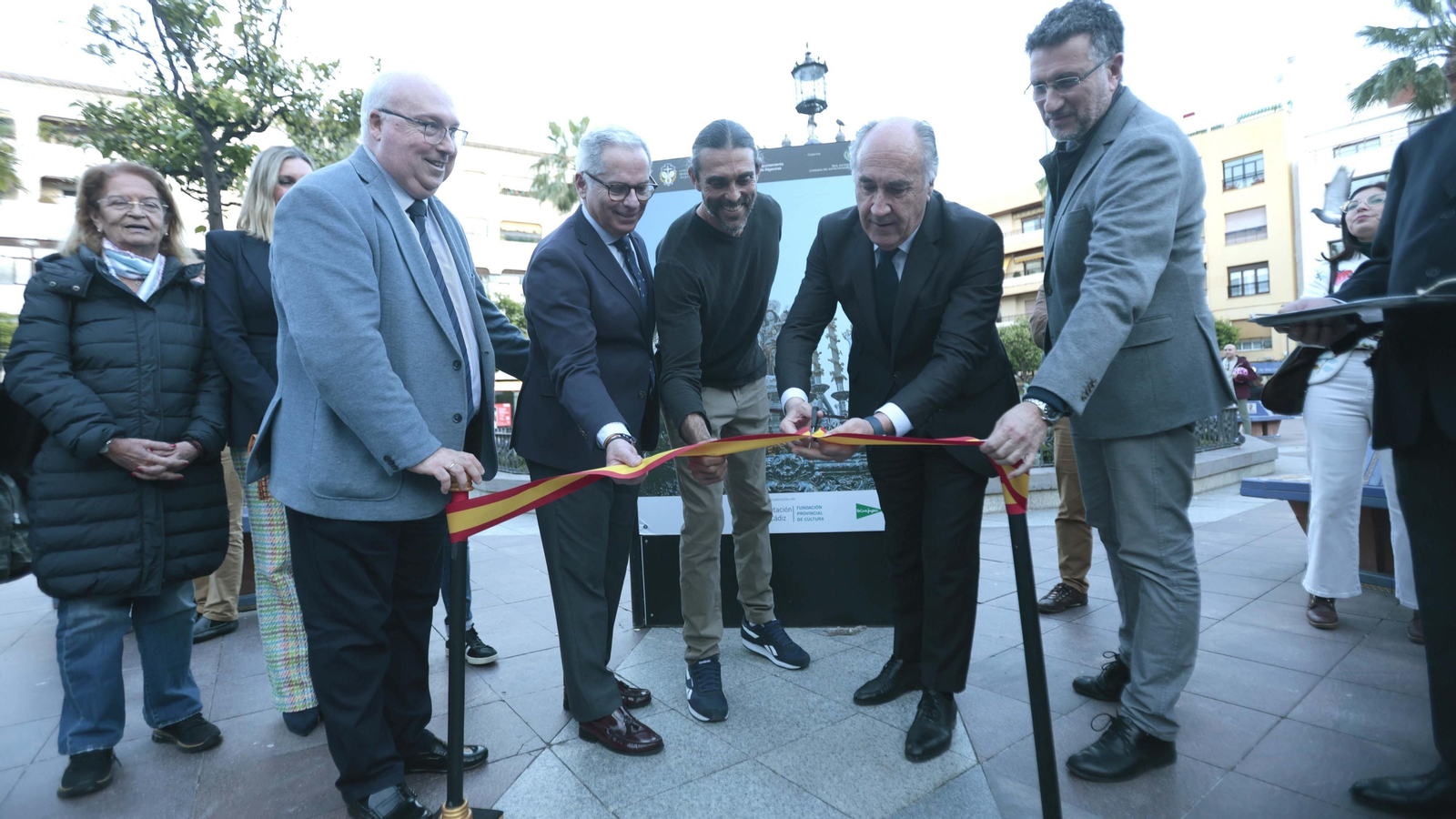 La exposición fotográfica de la Magna Mariana en la Plaza Alta de Algeciras, en imágenes