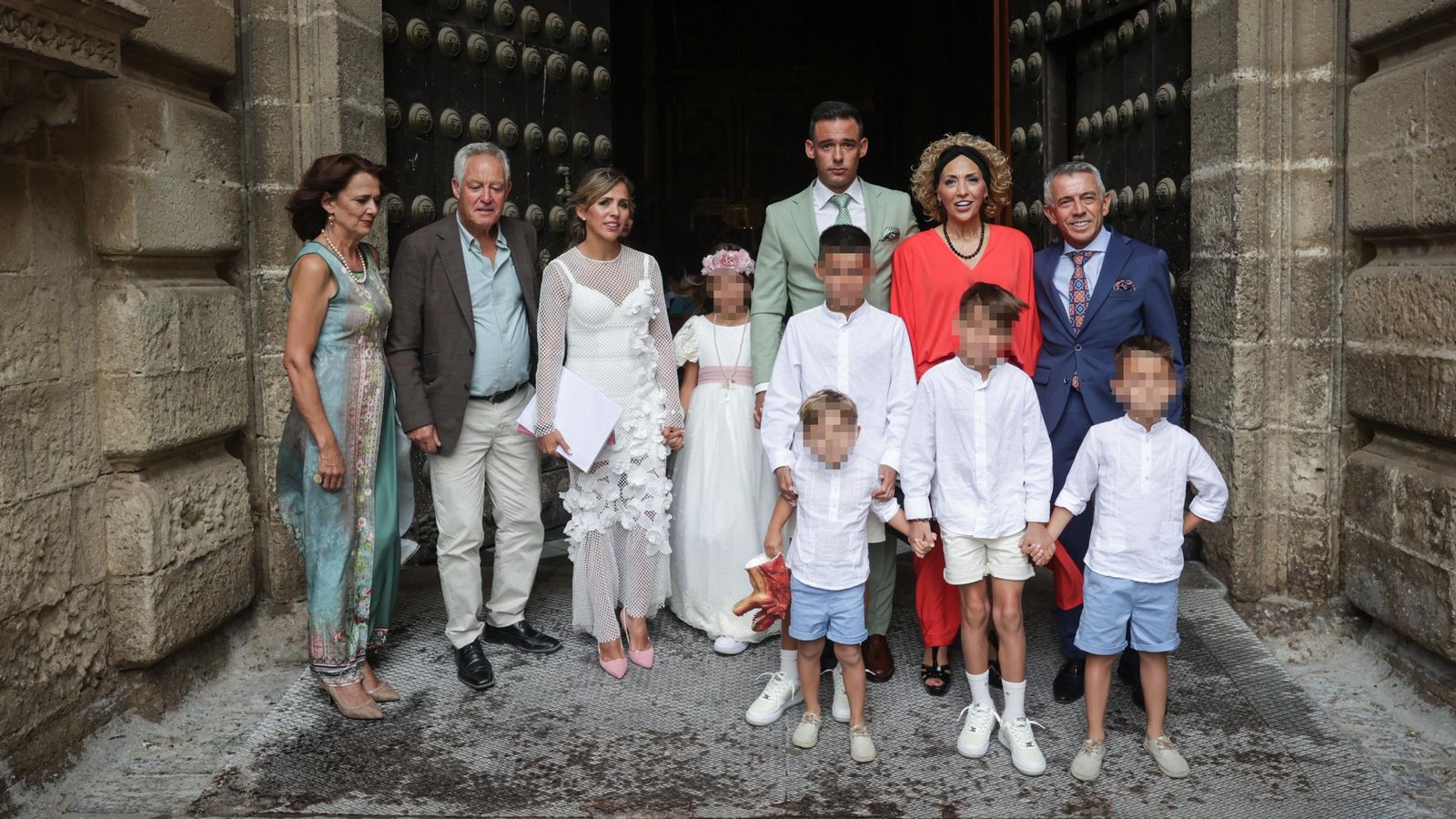 Imágenes de los asistentes a la comunión de la nieta del empresario José Luis López en Jerez